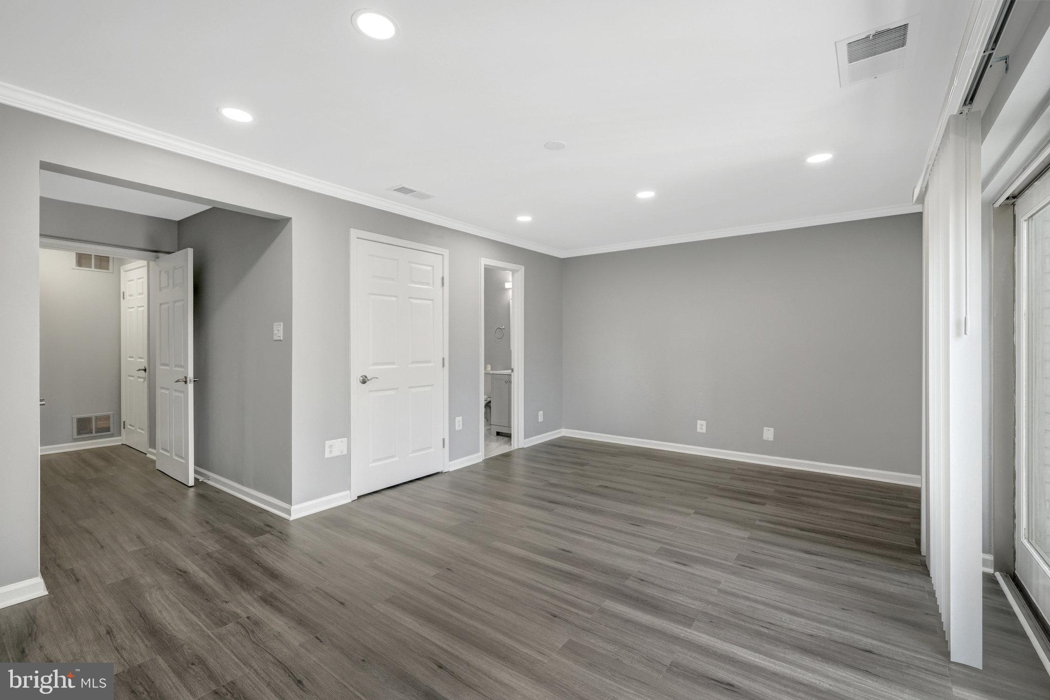 CARDINAL SQUARE - Residential