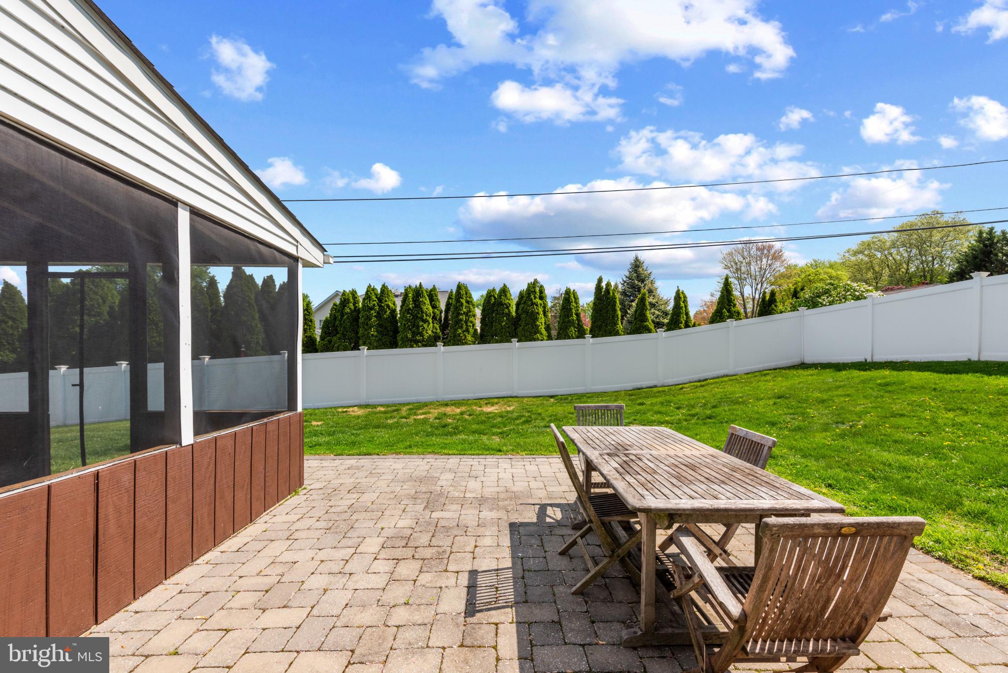 438 HILLSIDE ROAD