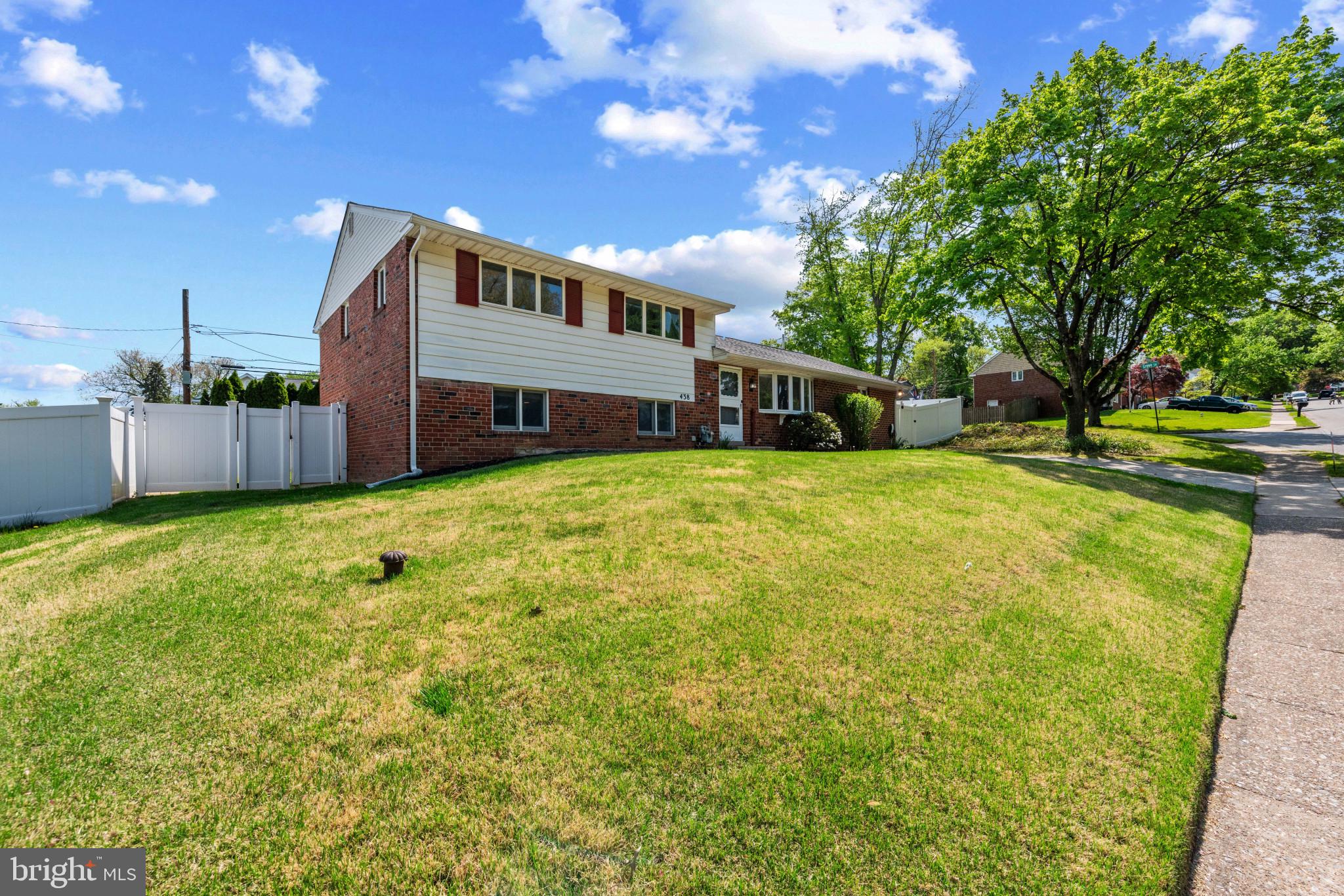 438 HILLSIDE ROAD