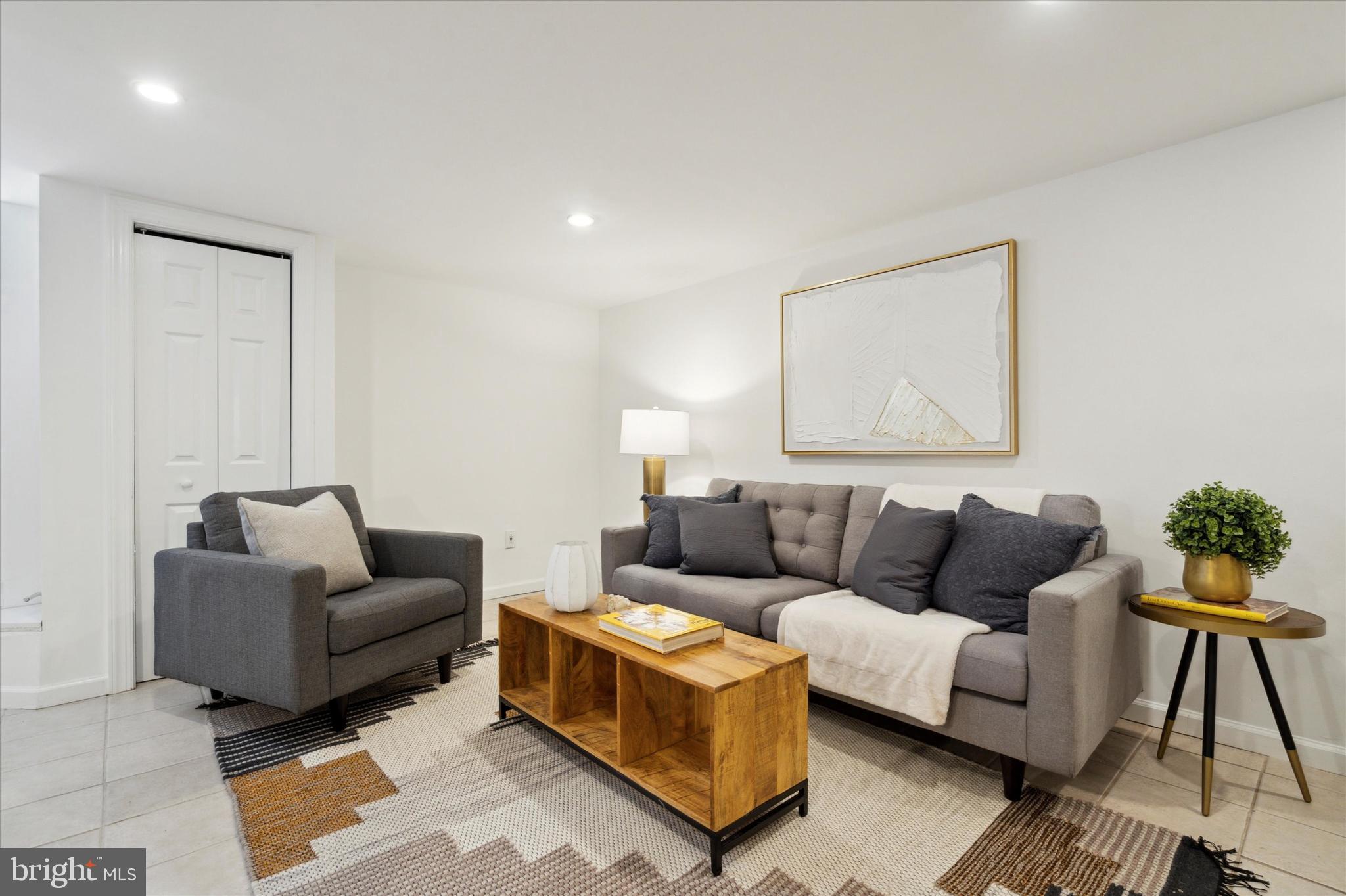 POINT BREEZE - Residential