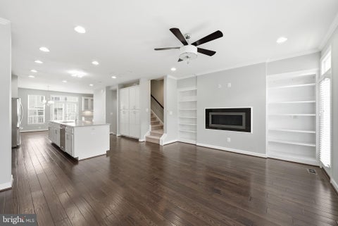 Townhouse For Sale - 22883 Eileen Square<br/> STERLING, VA 20166