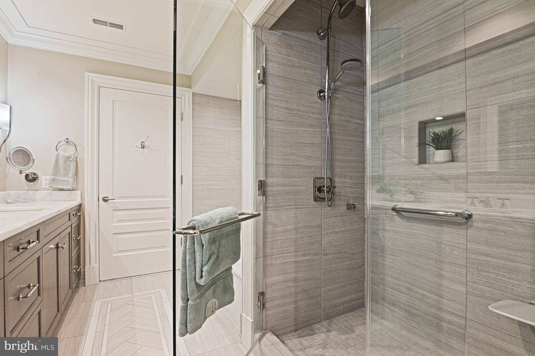 THE SIGNET - Residential