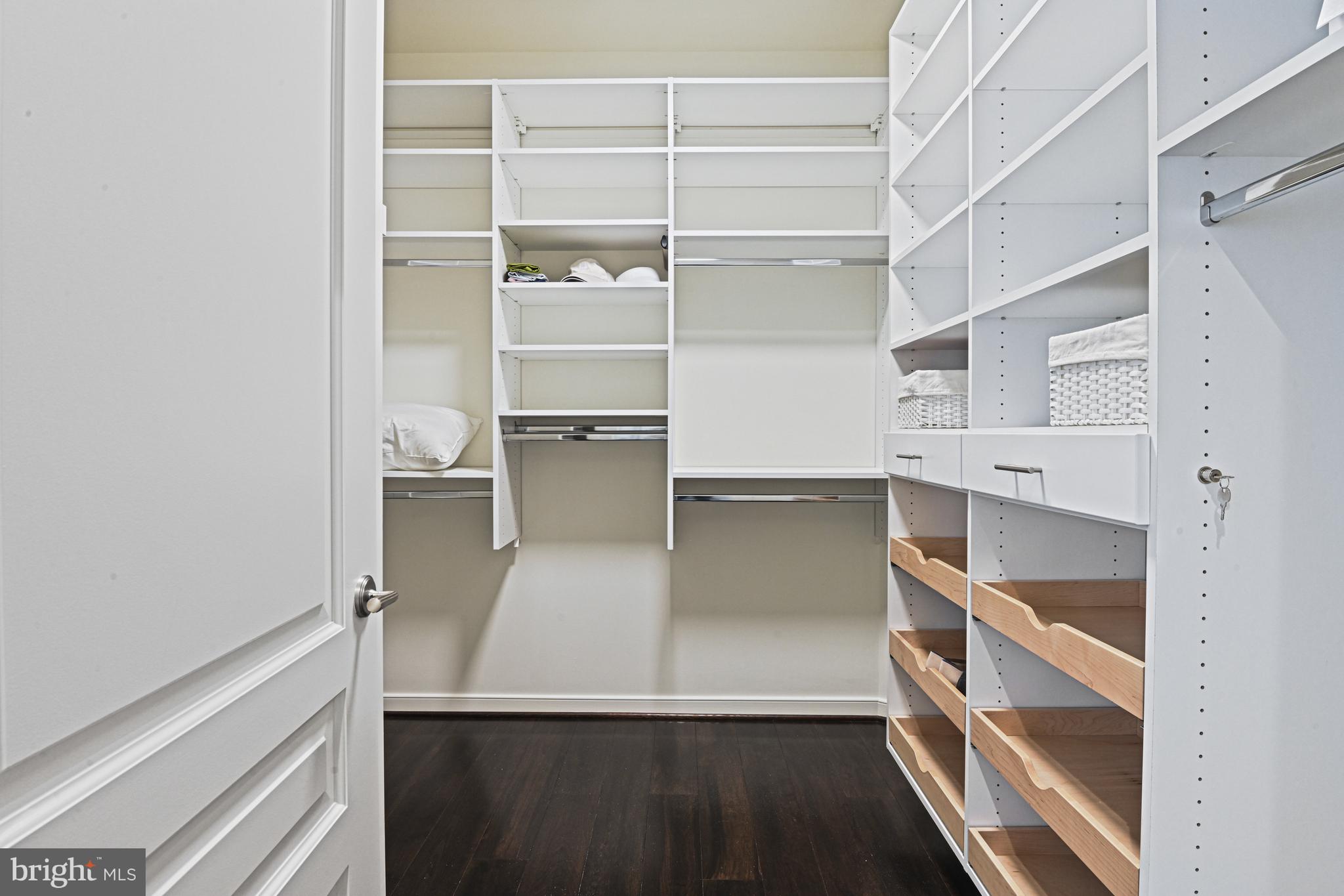 THE SIGNET - Residential