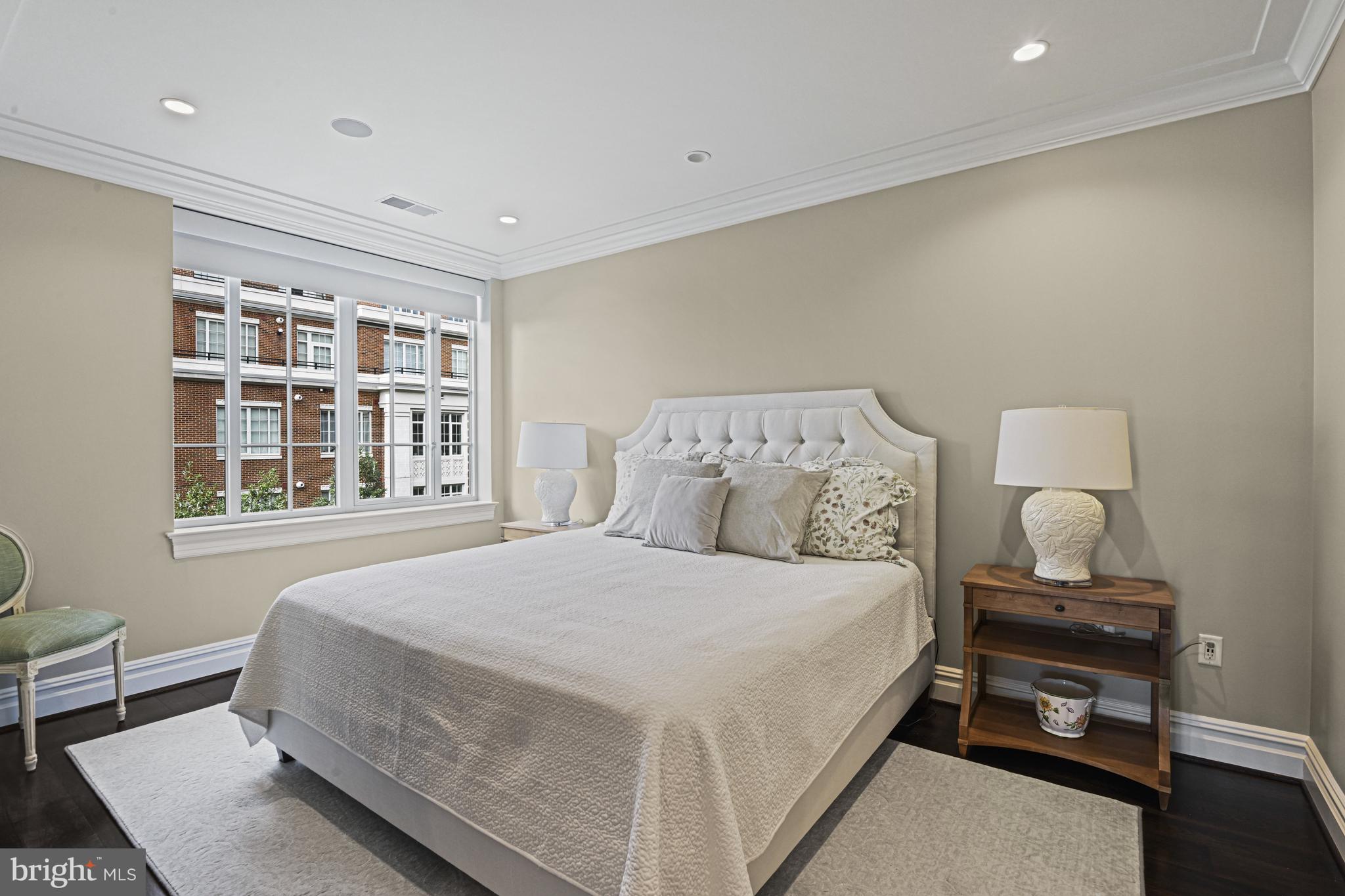 THE SIGNET - Residential