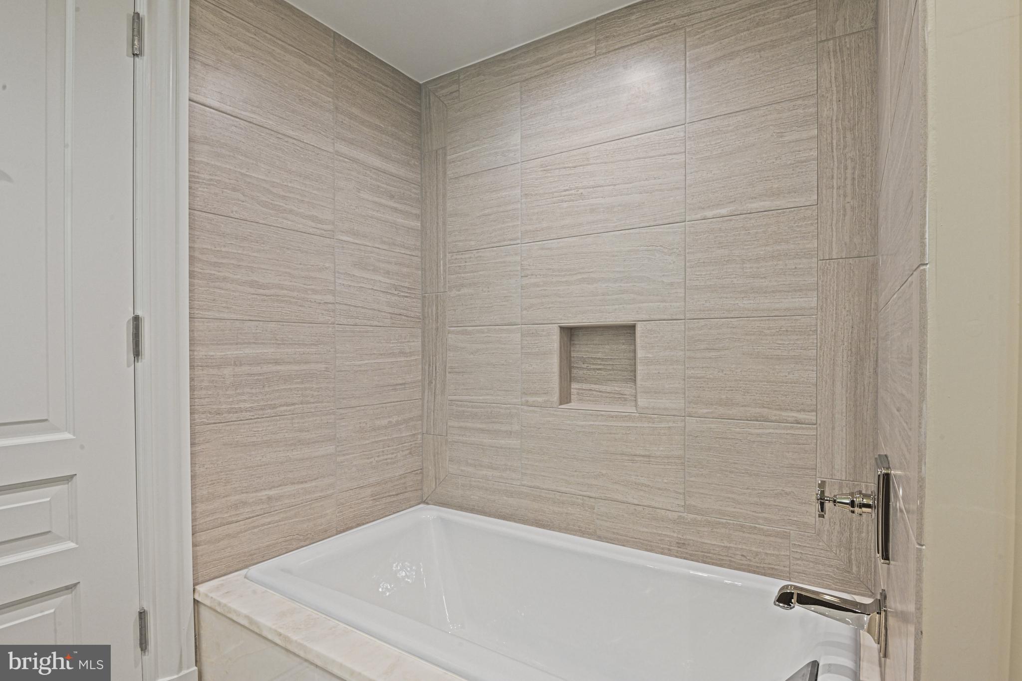 THE SIGNET - Residential