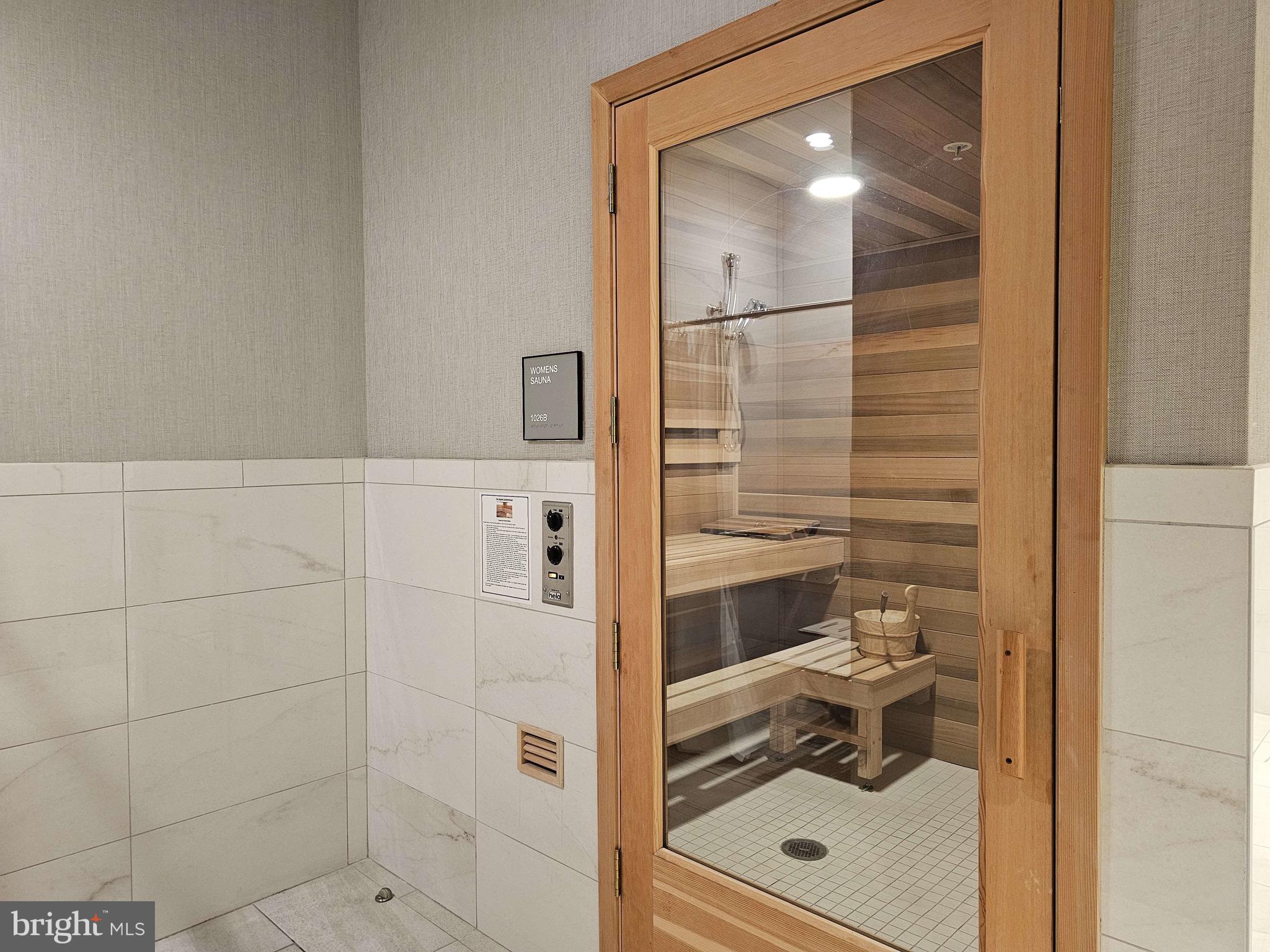 THE SIGNET - Residential