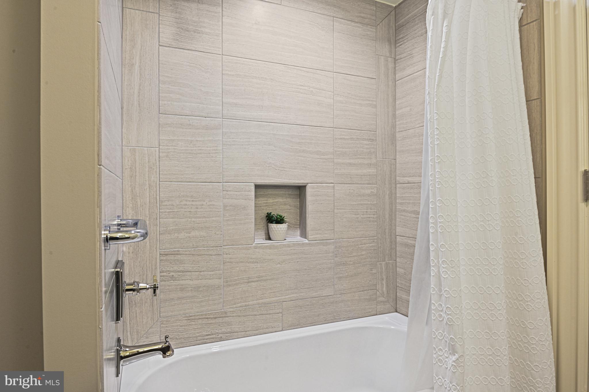 THE SIGNET - Residential