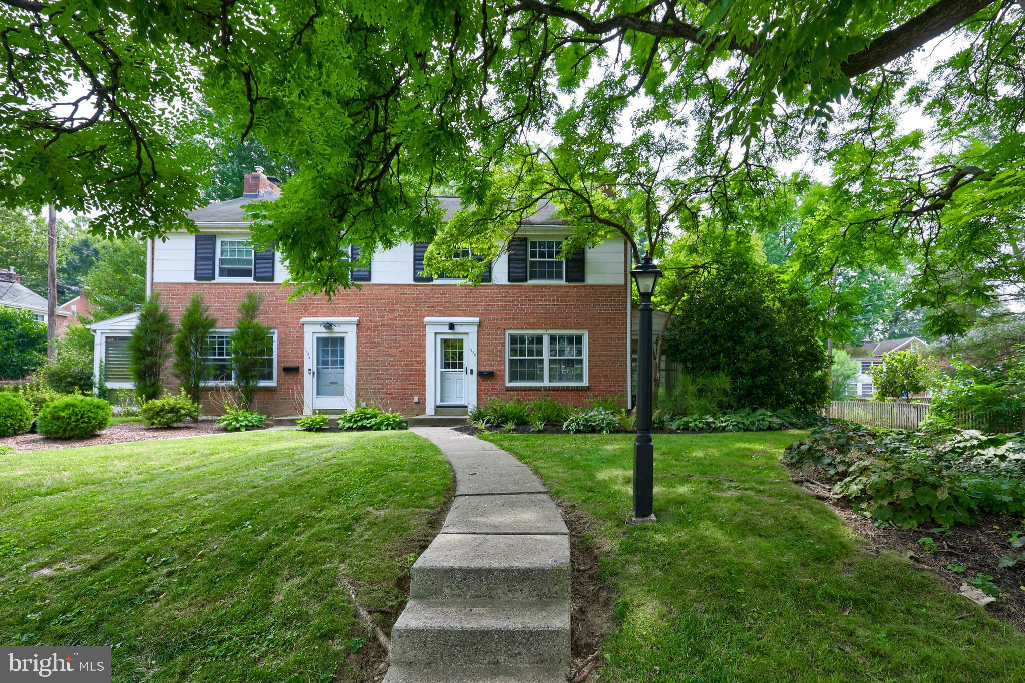 1126 W CLAY STREET
