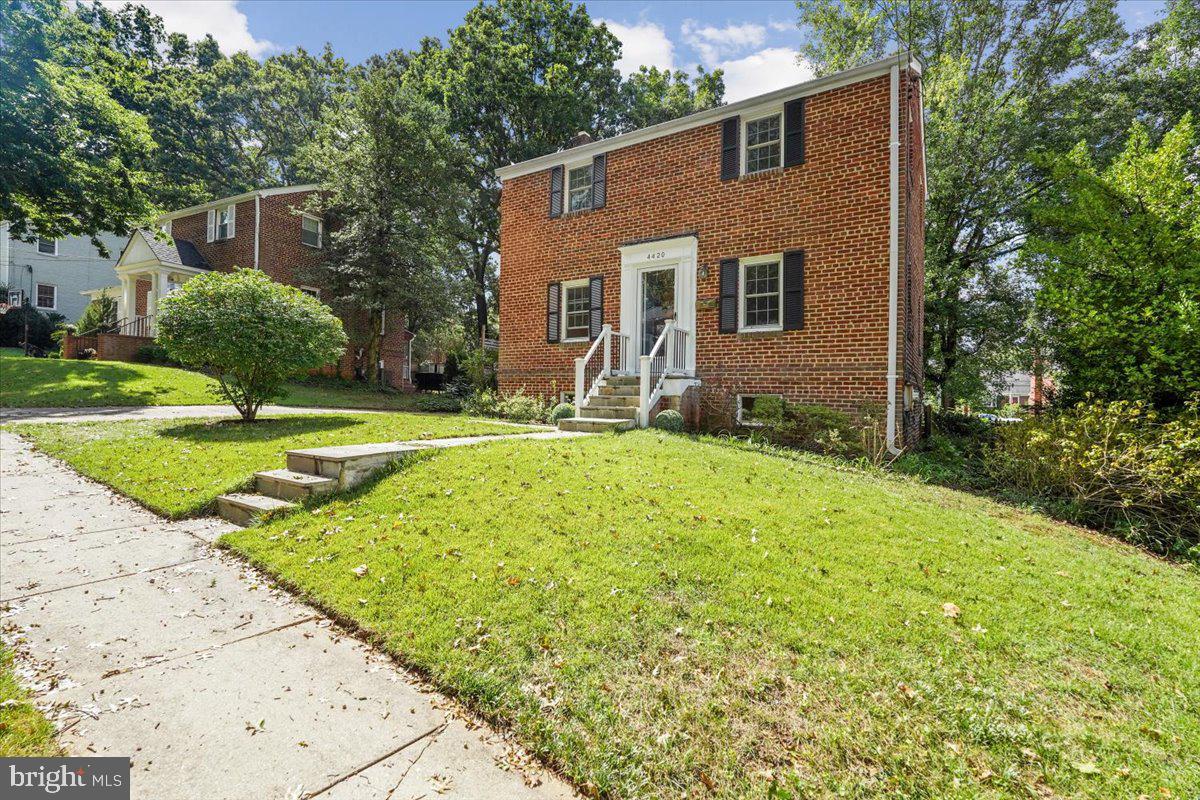 KENSINGTON ESTATES - Residential