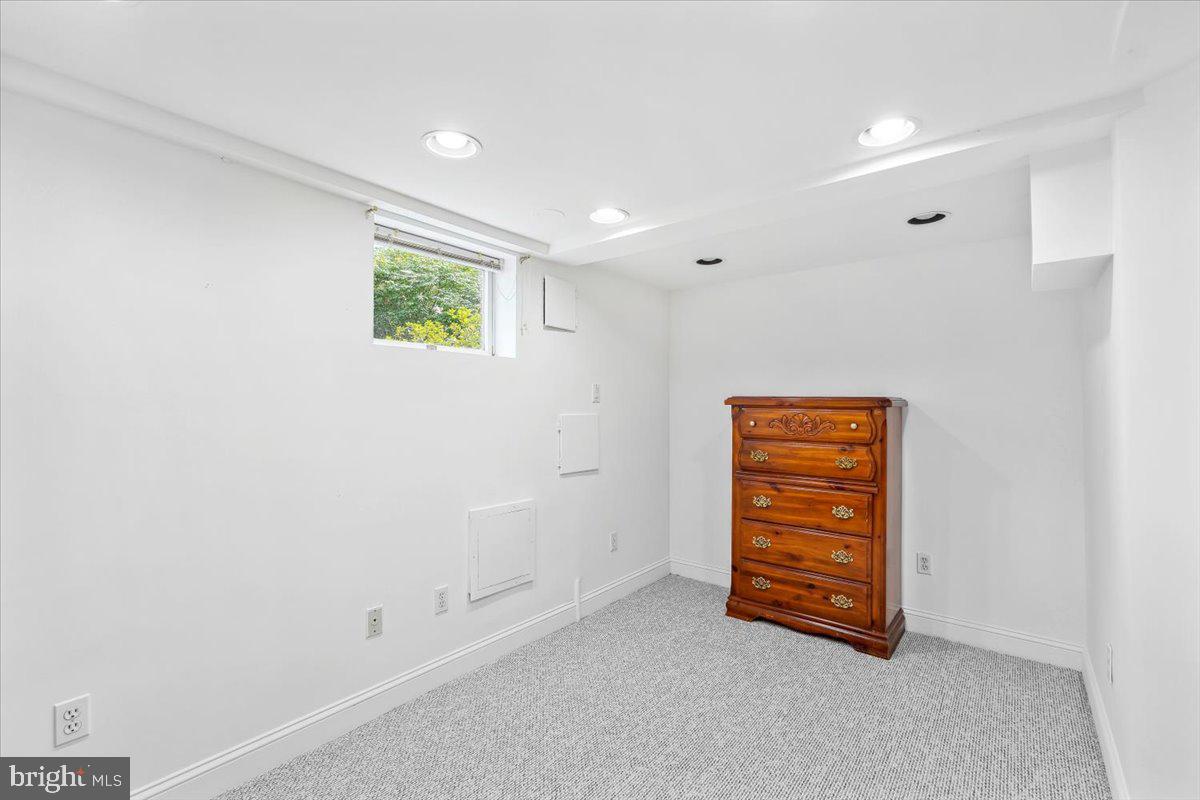 KENSINGTON ESTATES - Residential