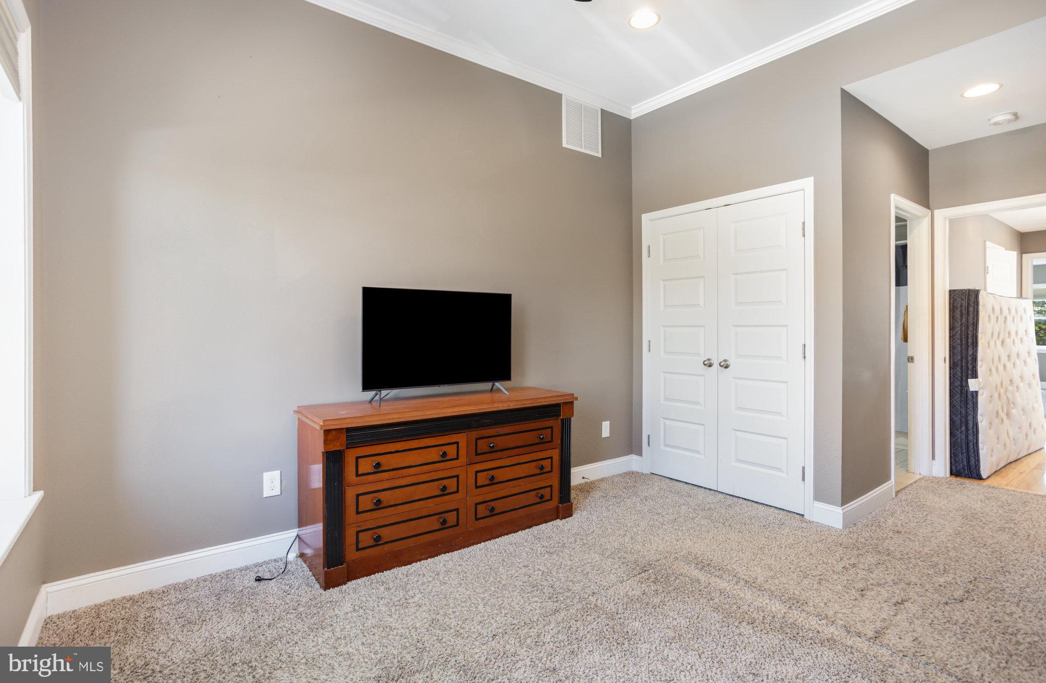 HIGHLANDTOWN - Residential