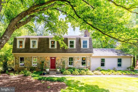 723 FOREST RIDGE DRIVE GREAT FALLS VA 22066