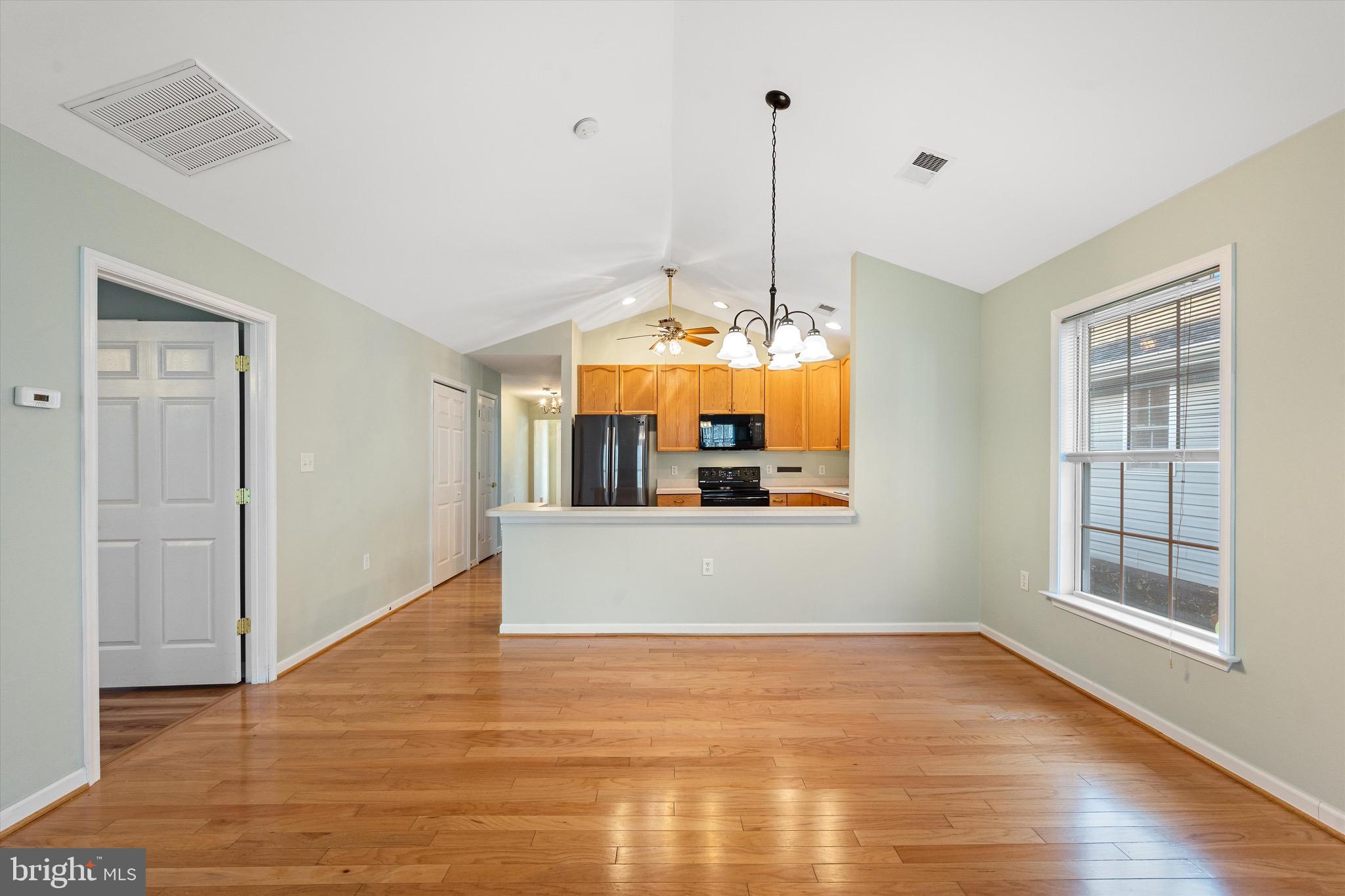 WILLOW LAWN COTTAGES - Residential