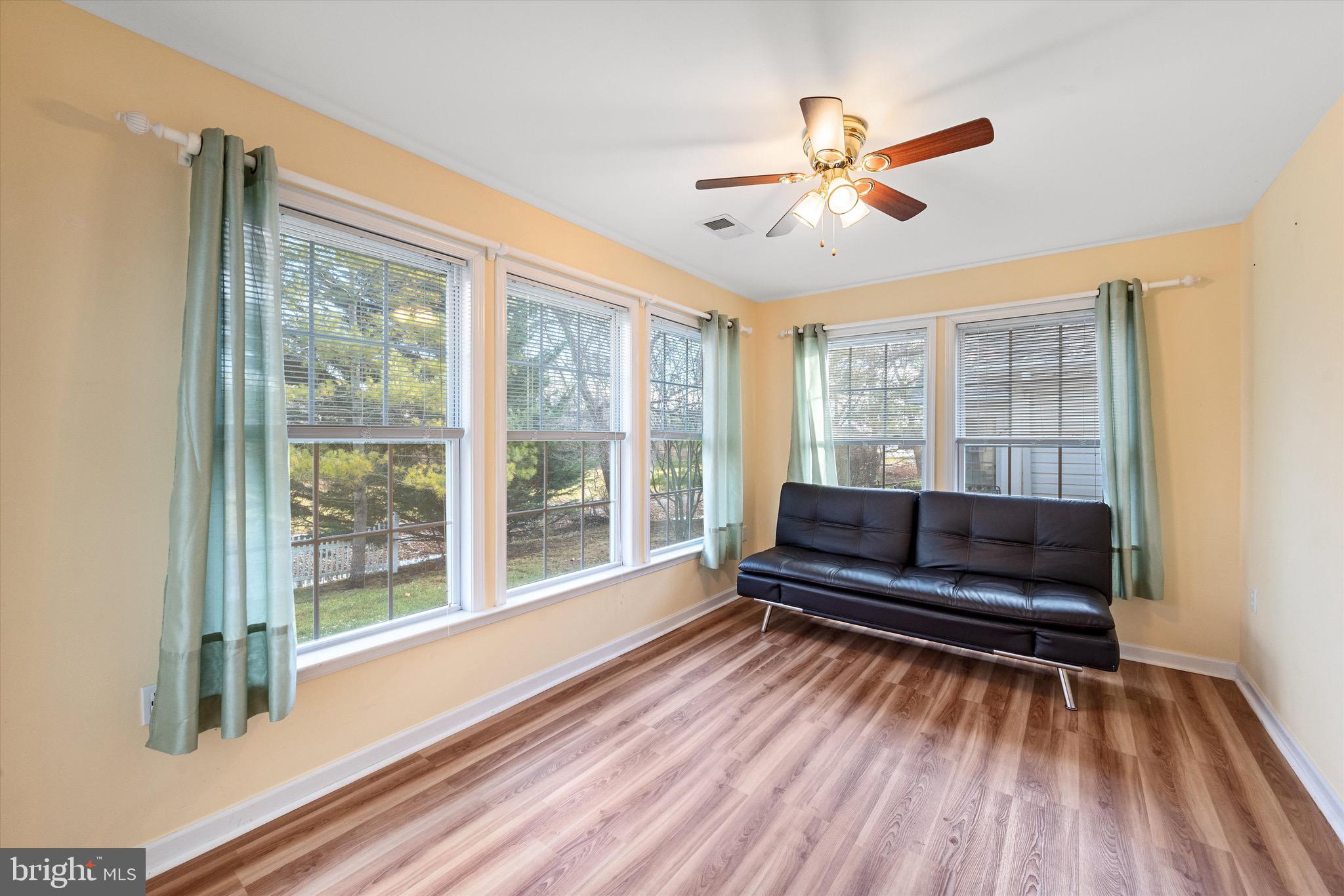 WILLOW LAWN COTTAGES - Residential