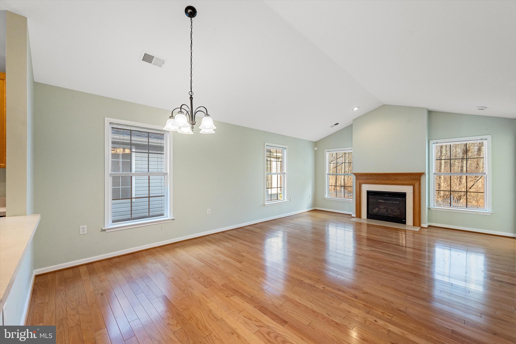 WILLOW LAWN COTTAGES - Residential