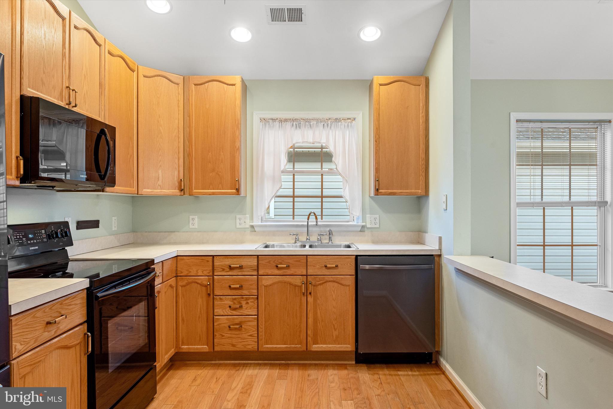 WILLOW LAWN COTTAGES - Residential