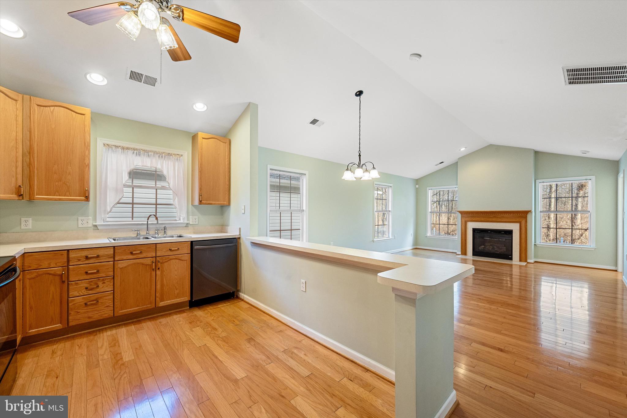 WILLOW LAWN COTTAGES - Residential