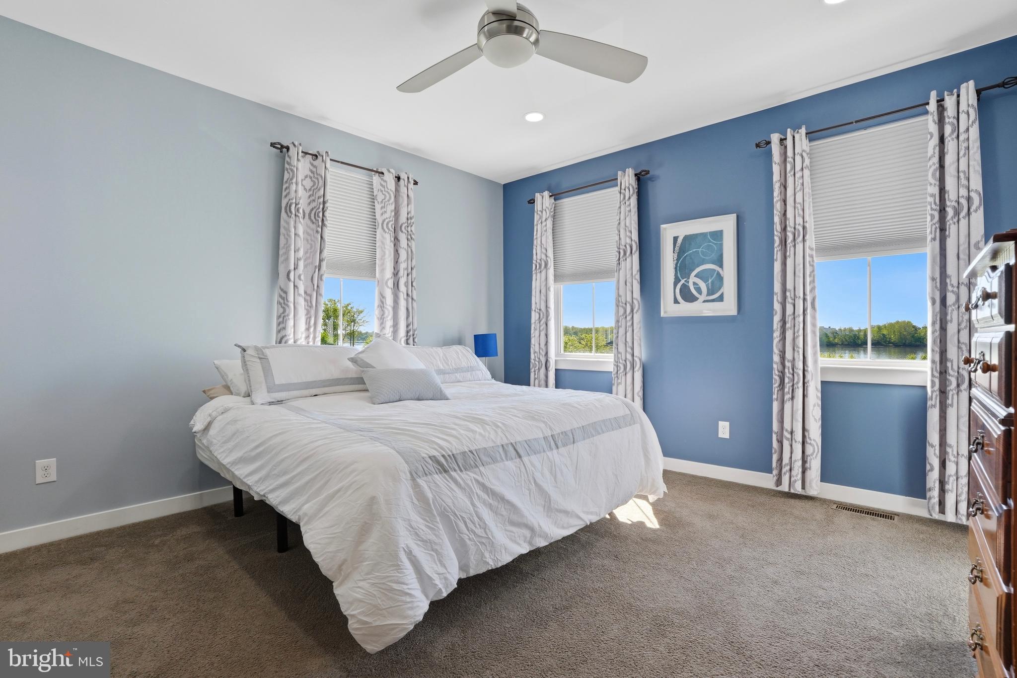 WATERSIDE - Residential