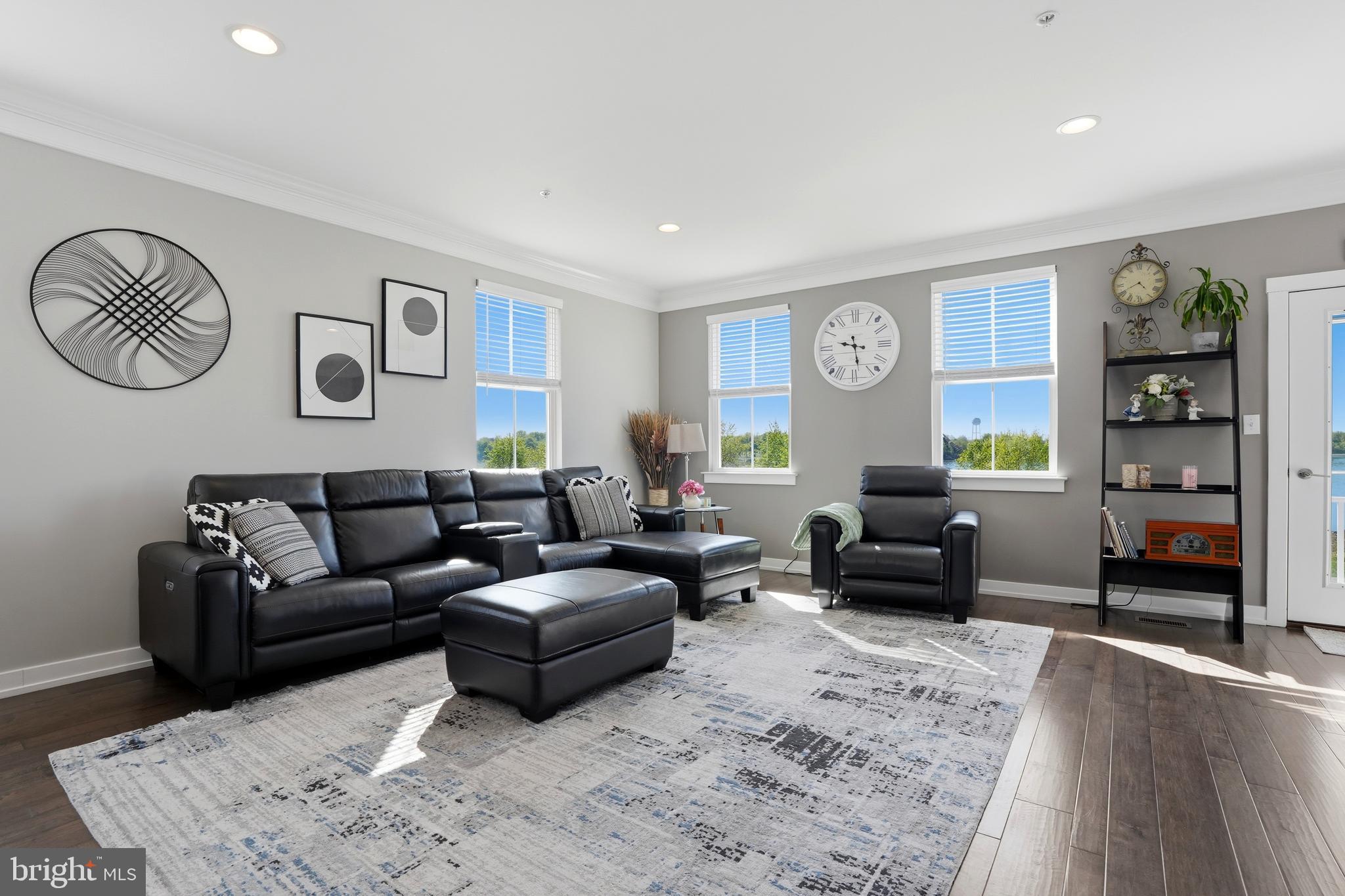 WATERSIDE - Residential