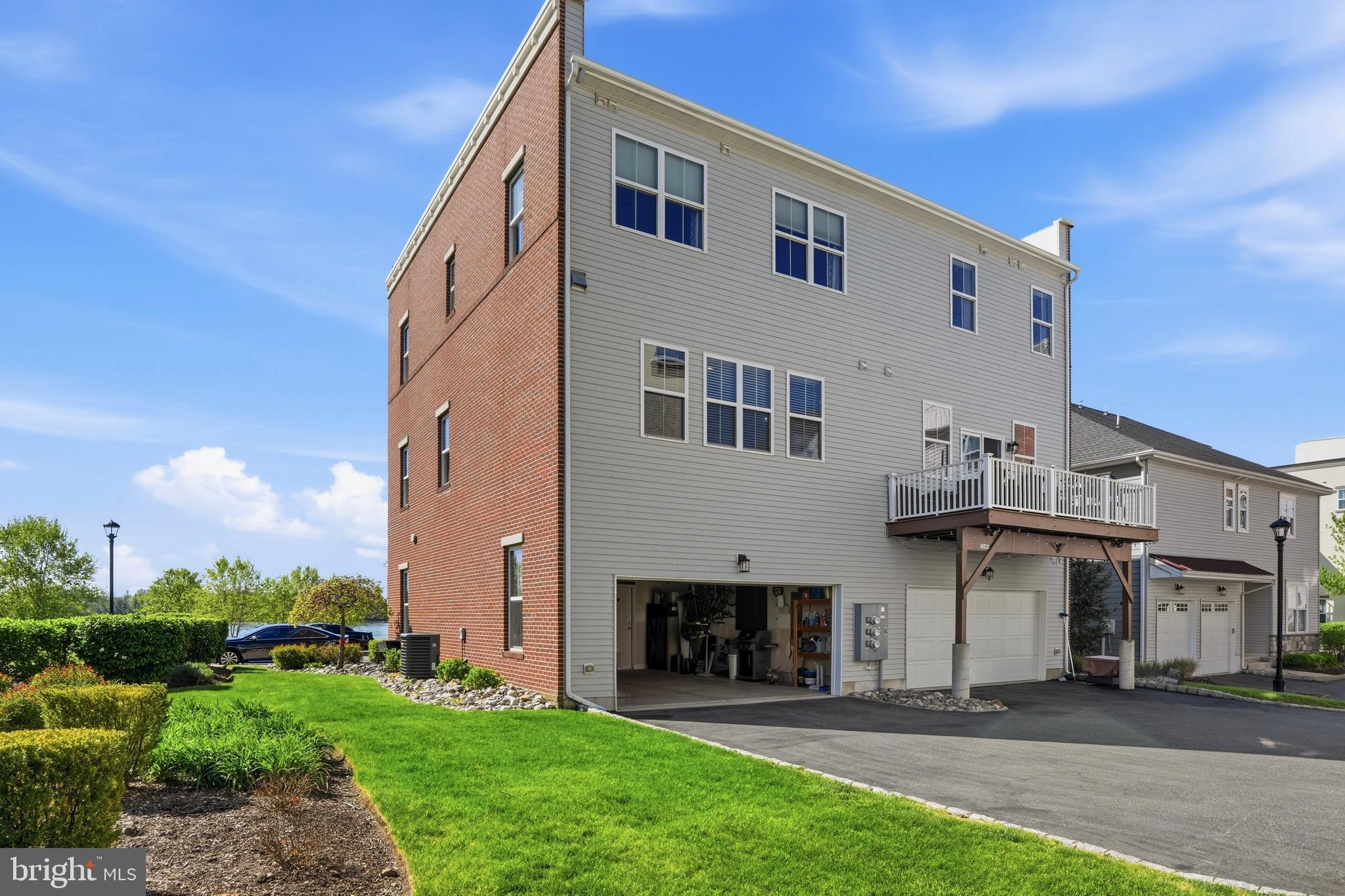 WATERSIDE - Residential