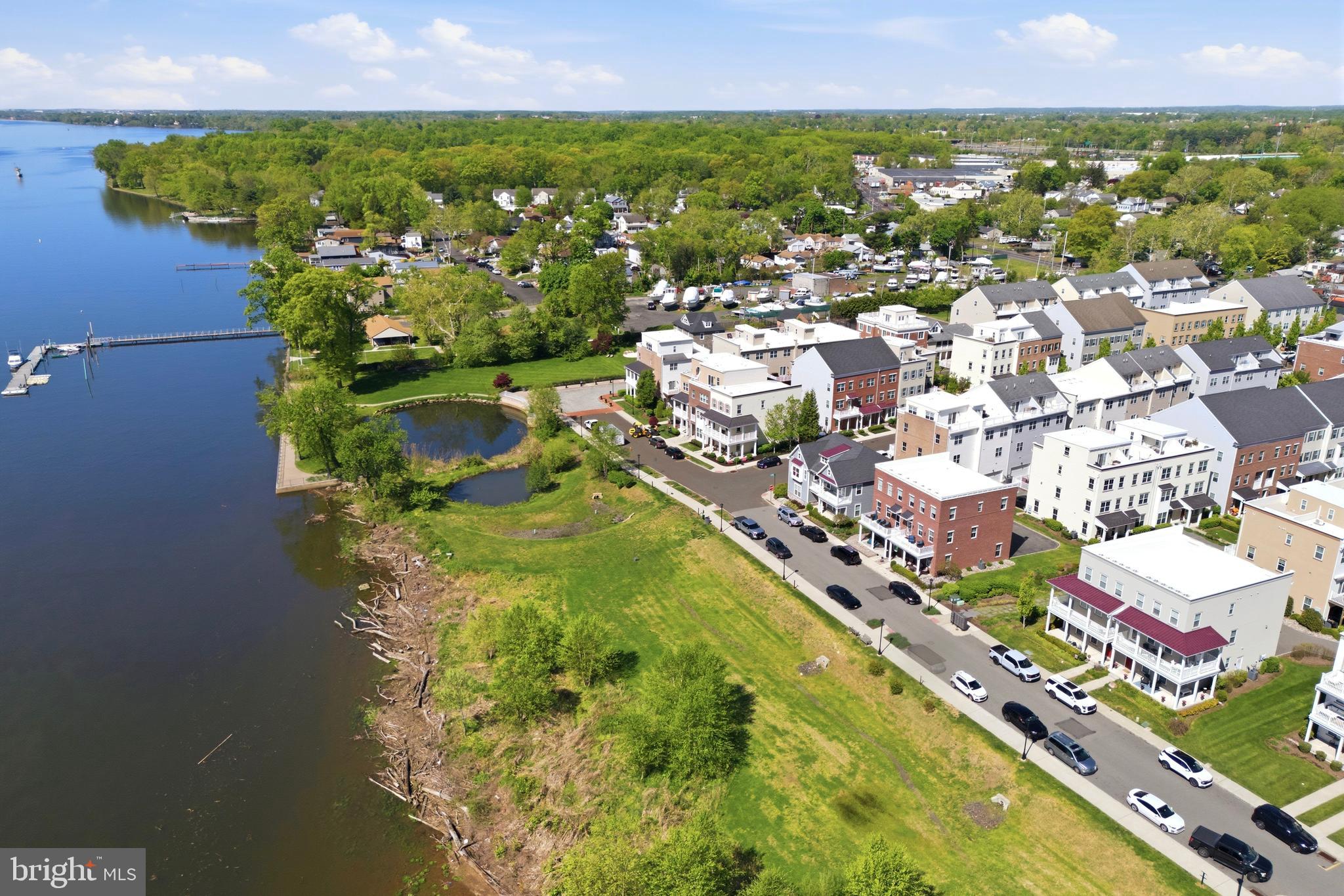 WATERSIDE - Residential