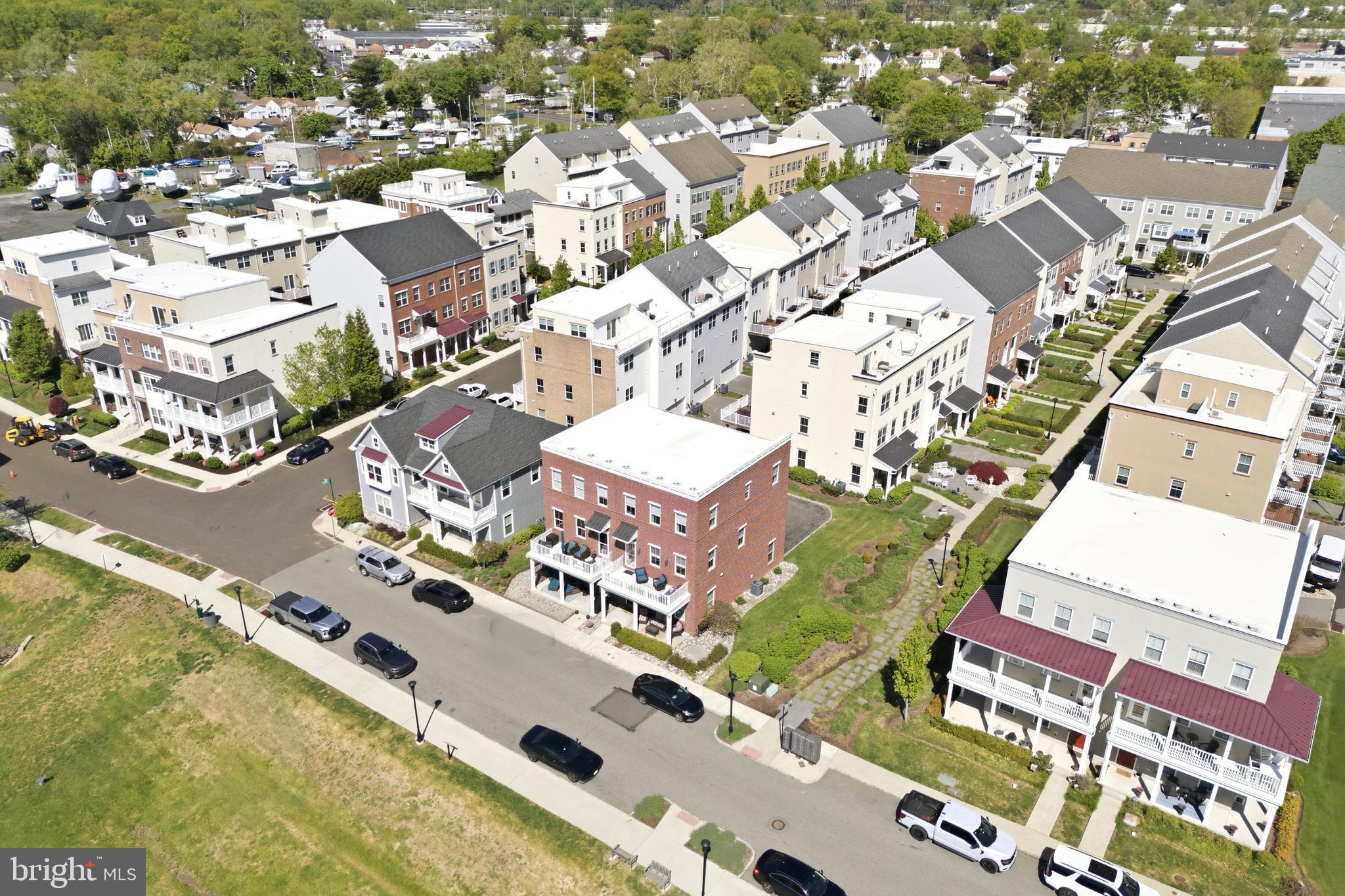 WATERSIDE - Residential