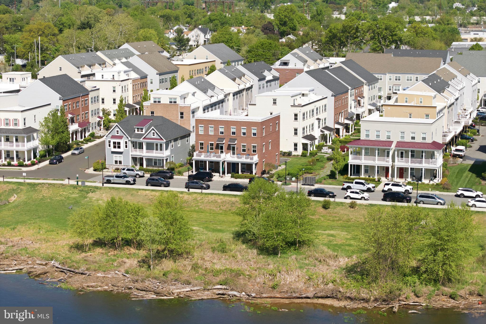 WATERSIDE - Residential