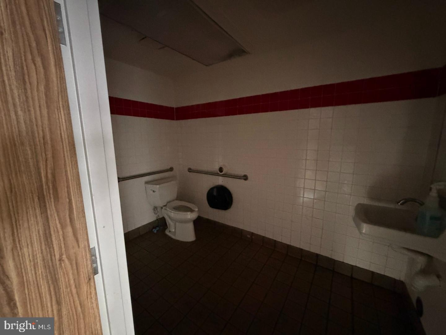 EDGEHILL - Commercial Sale