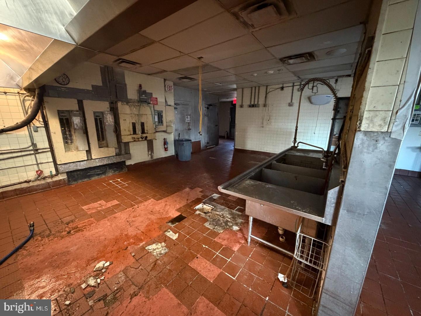 EDGEHILL - Commercial Sale