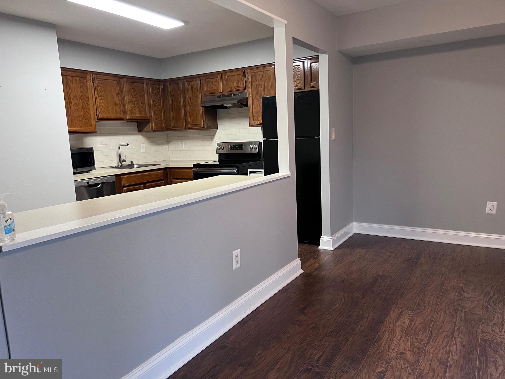 HUNTING RIDGE CONDOMINIUM - Residential