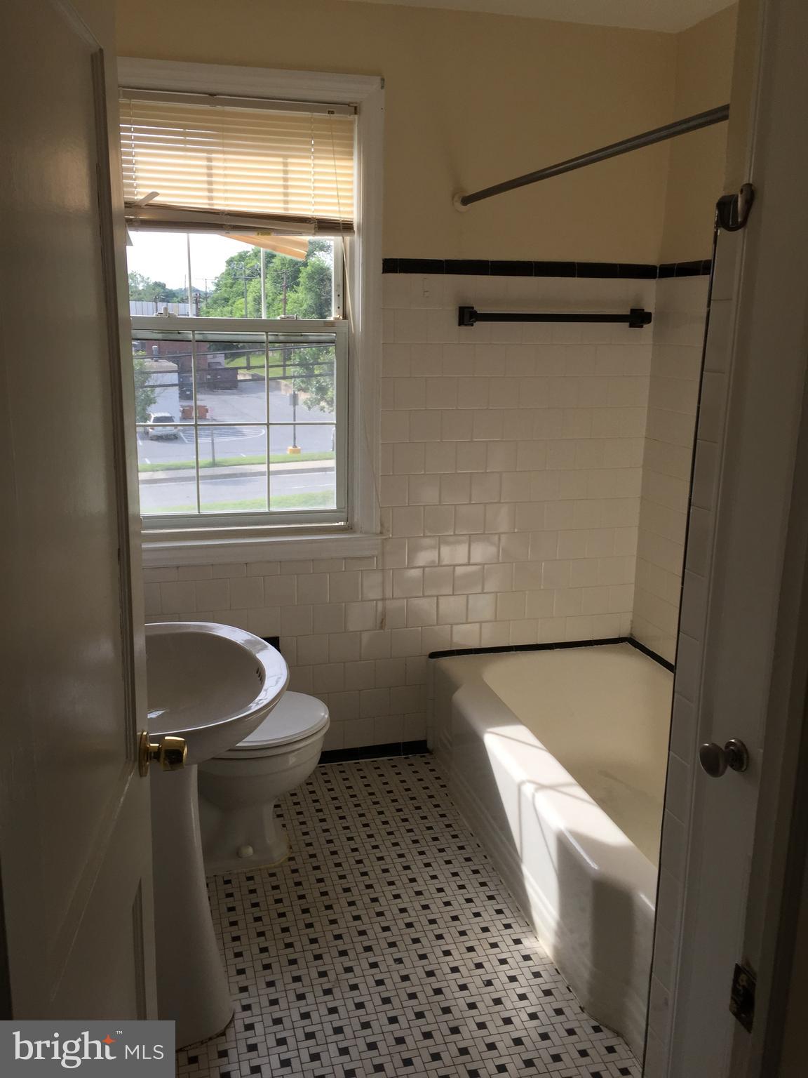 WOODWARD SQUARE - Residential Lease