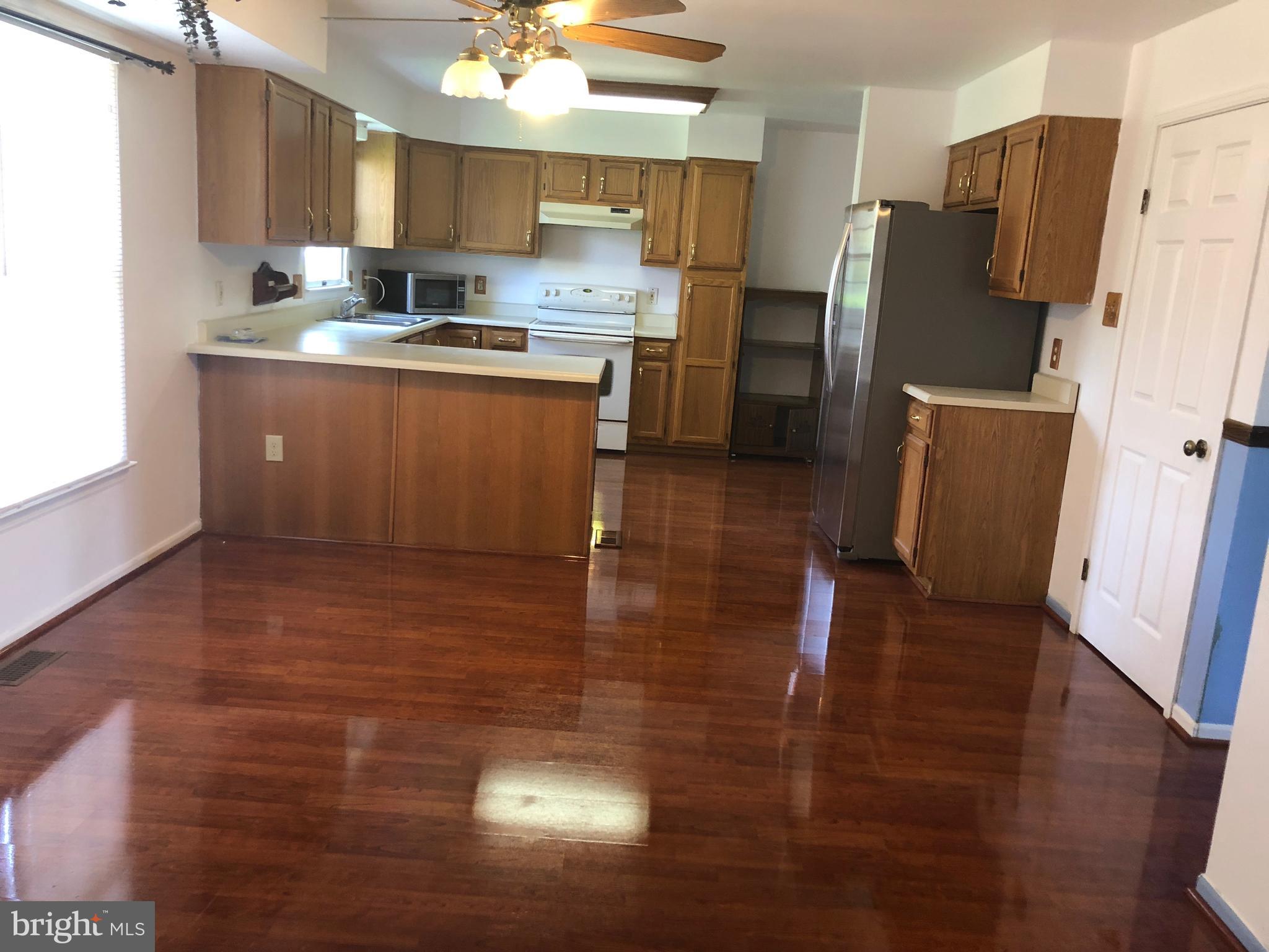 WOODWARD SQUARE - Residential Lease