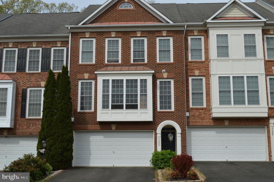 Gorgeous n home backing to private wooded lot. Home has dramatic floorplan including a wall of windows, step down living room, formal Dining Room, gourmet Kitchen with Stainless steel appliances,  upgraded cabinets, upper level Laundry, vaulted ceilings in Master w. separate shower and soaking tub. Private rec room on it's own private level on wooded walkout lot.