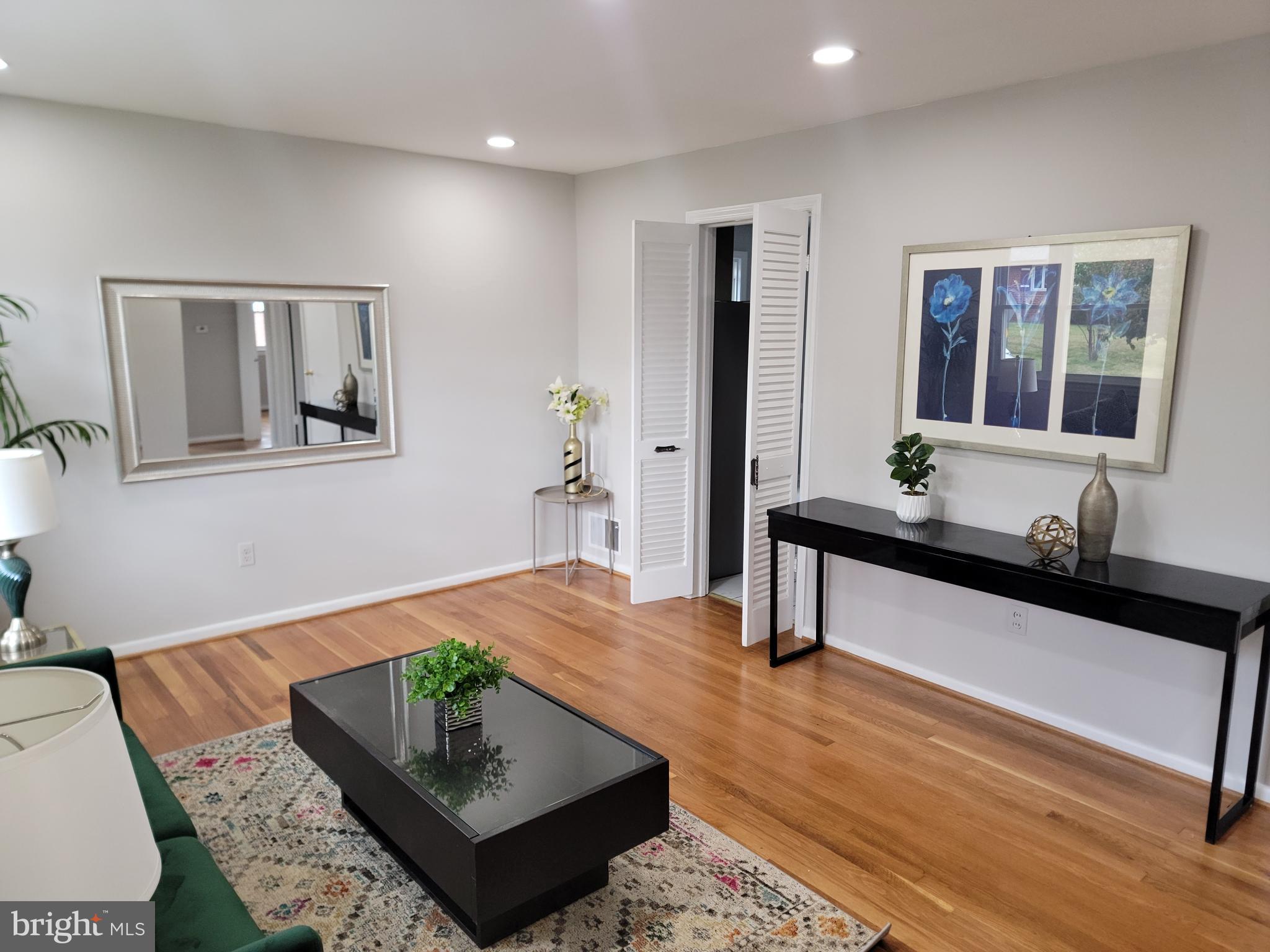 HOLLYWOOD - Residential