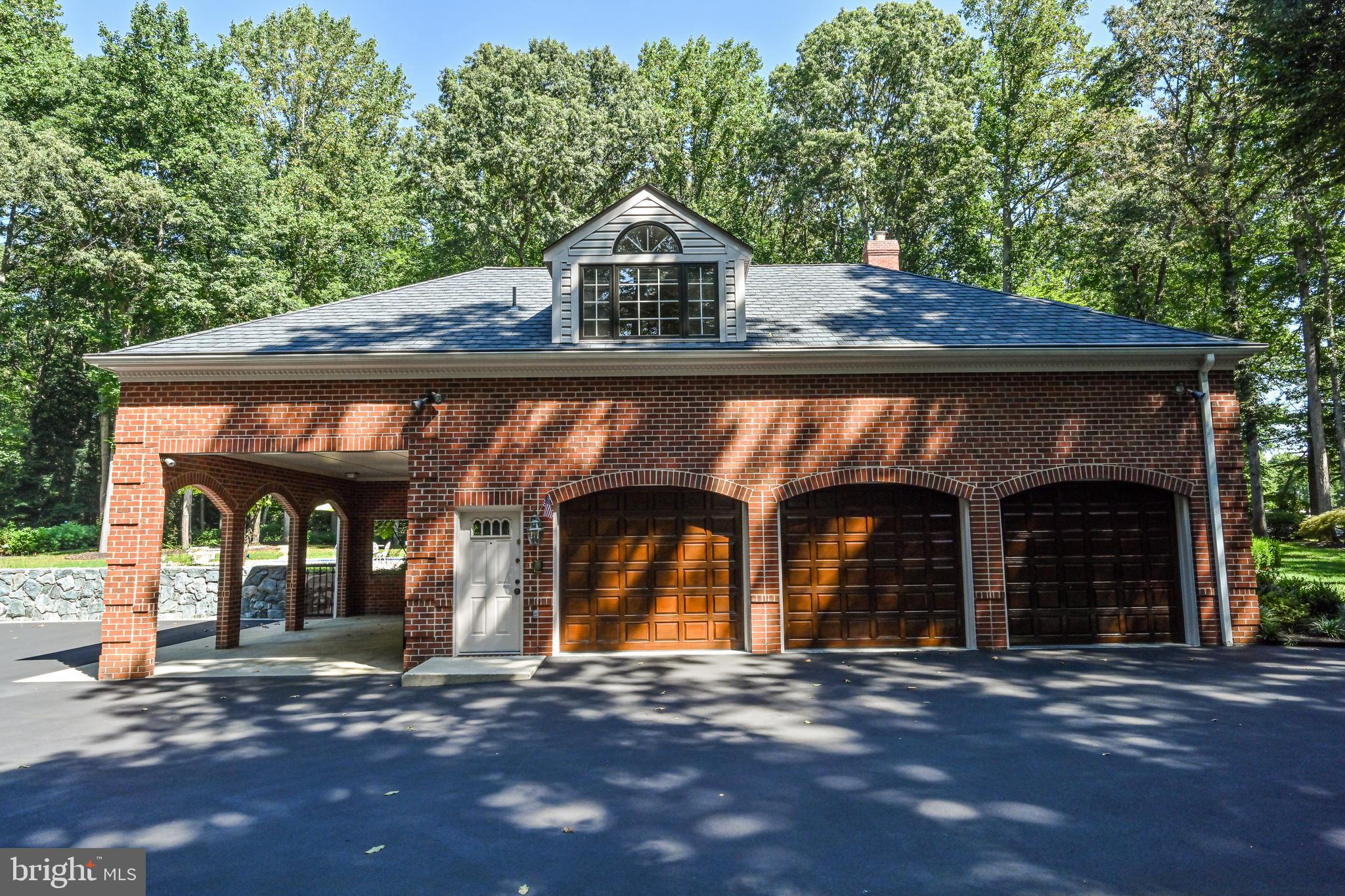 HUNTINGTON WOODS - Residential