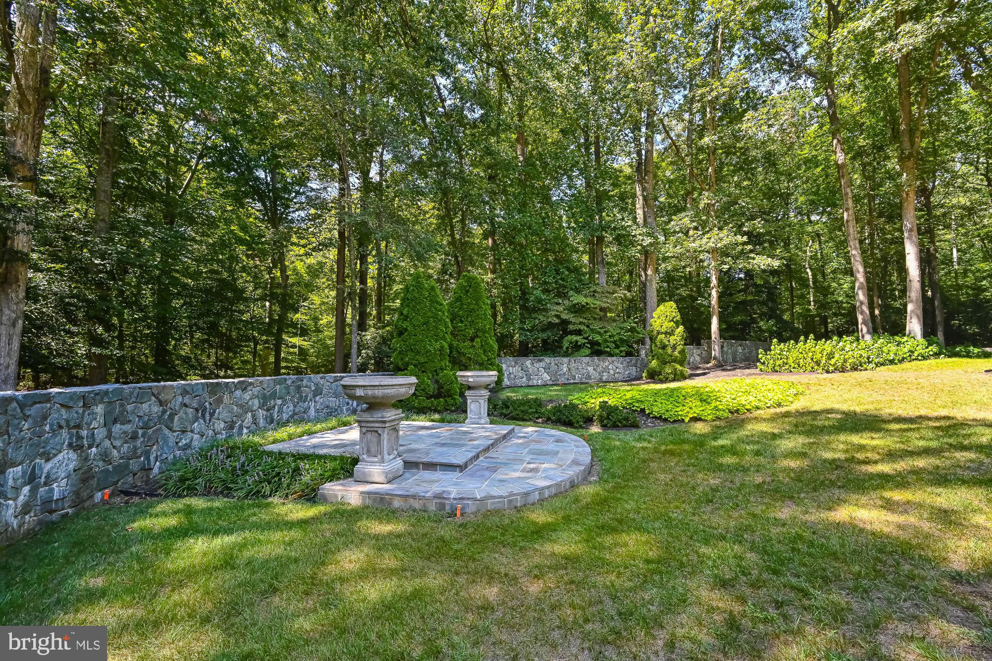 HUNTINGTON WOODS - Residential