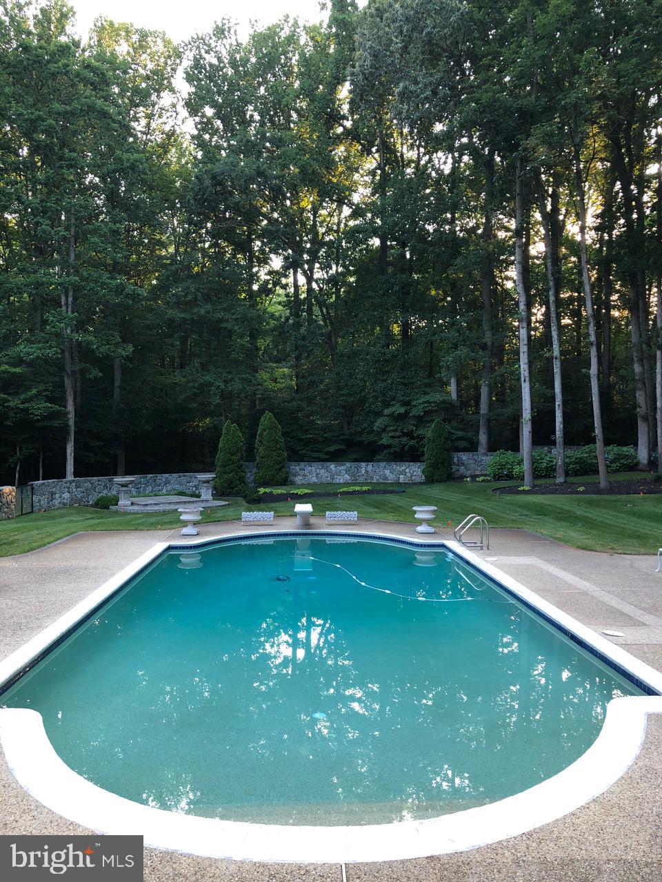 HUNTINGTON WOODS - Residential