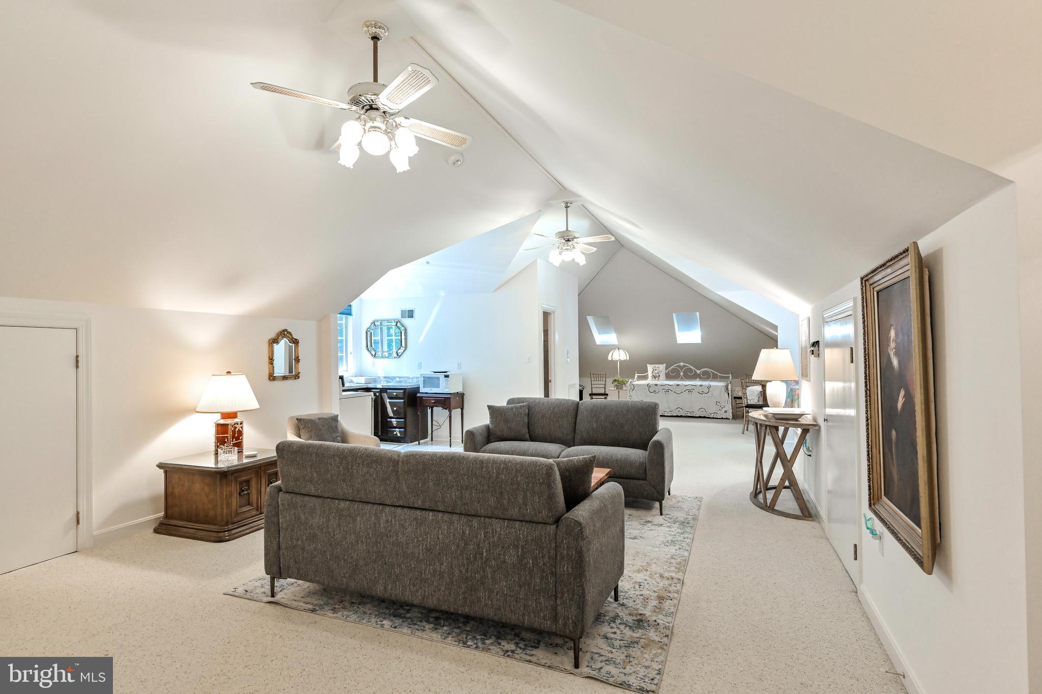 HUNTINGTON WOODS - Residential