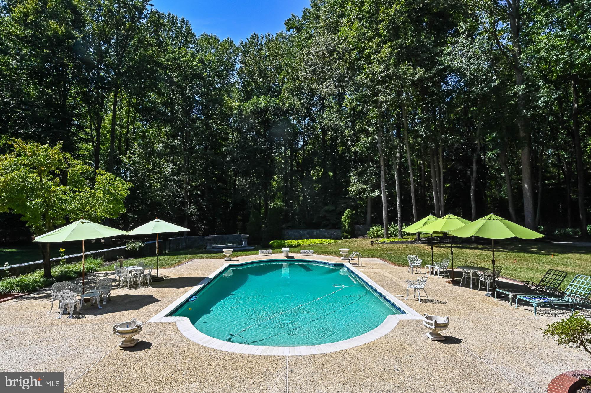 HUNTINGTON WOODS - Residential