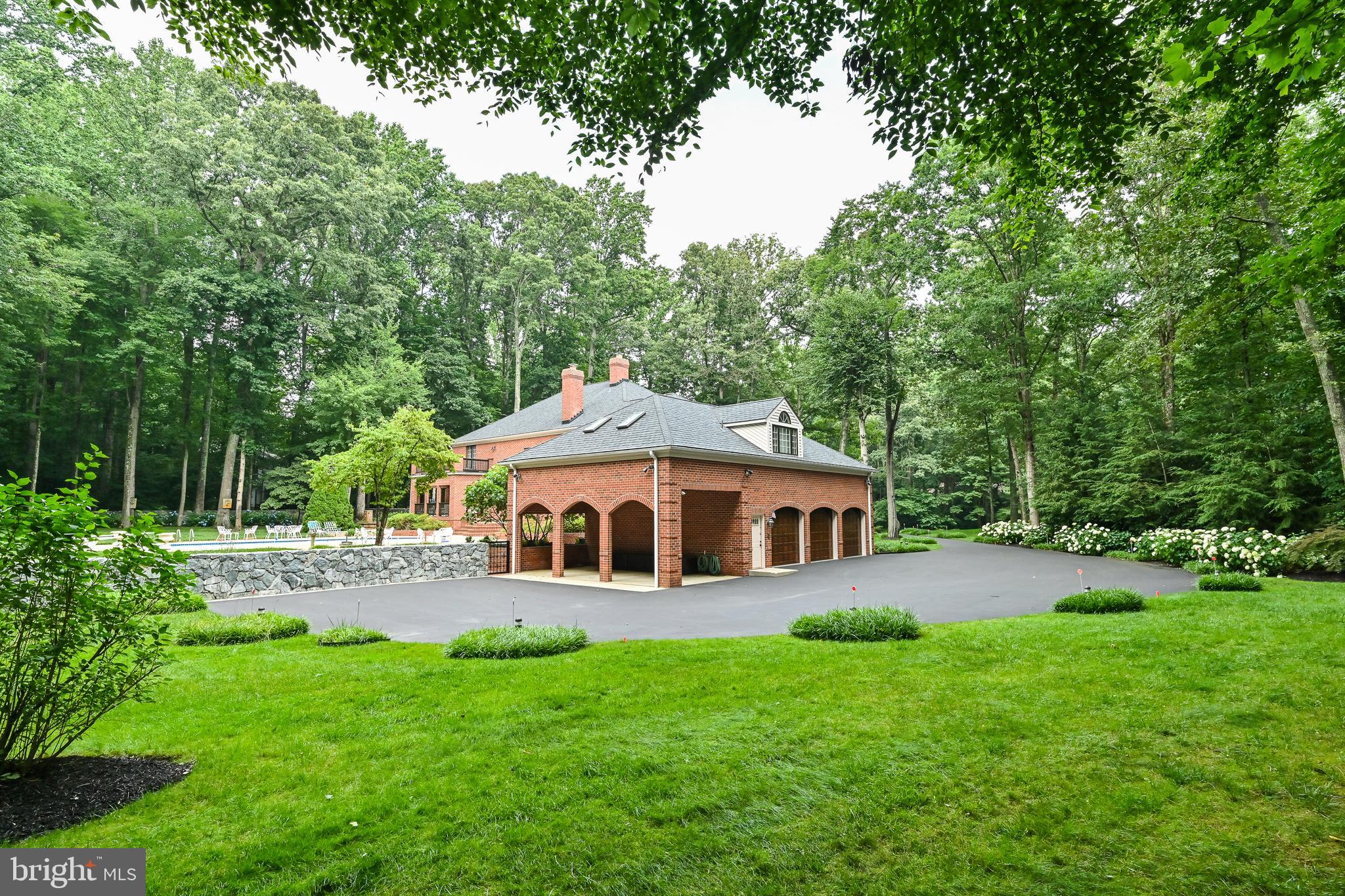 HUNTINGTON WOODS - Residential