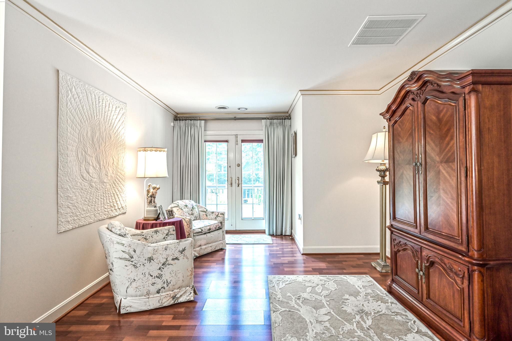 HUNTINGTON WOODS - Residential