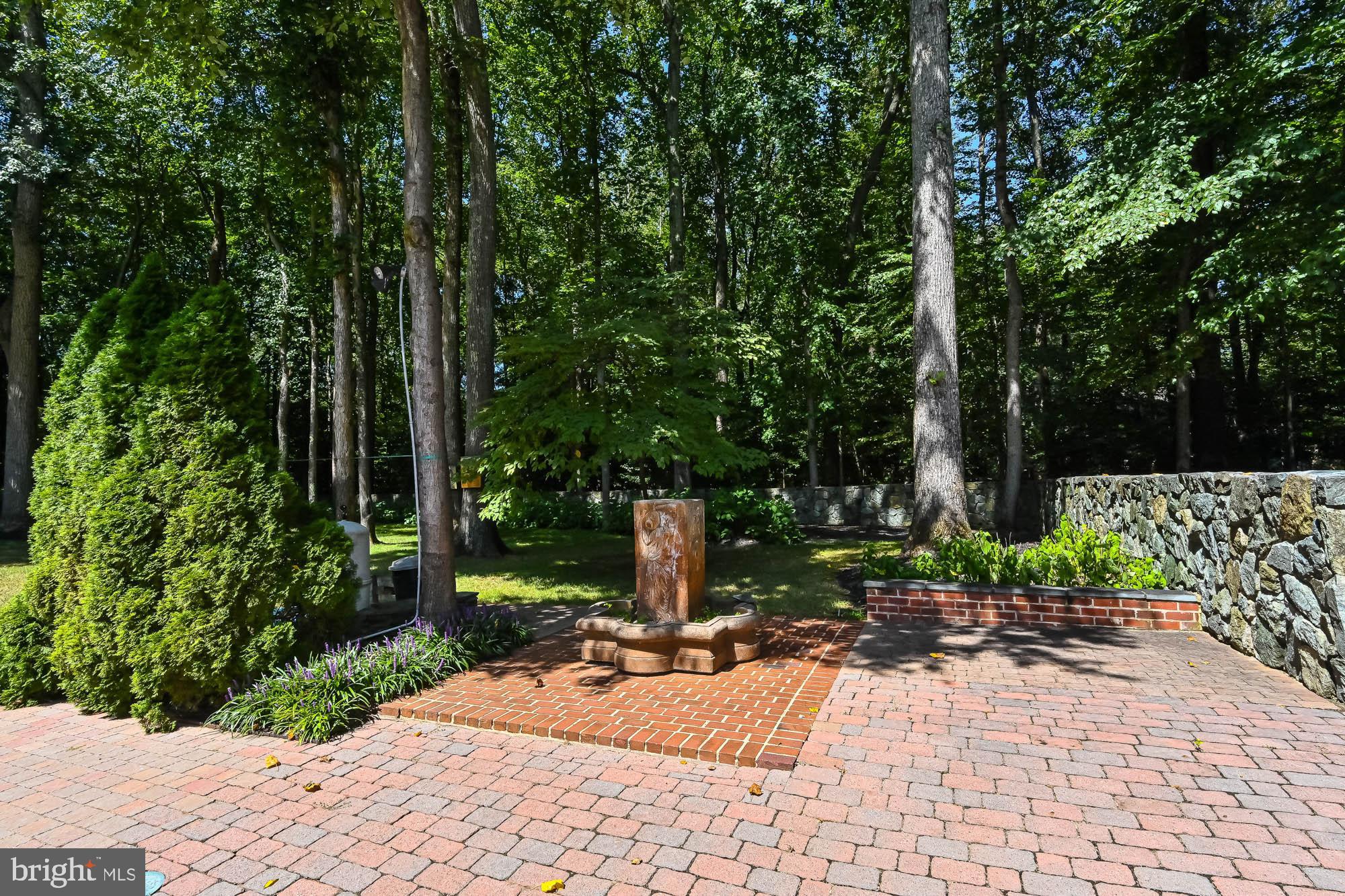 HUNTINGTON WOODS - Residential