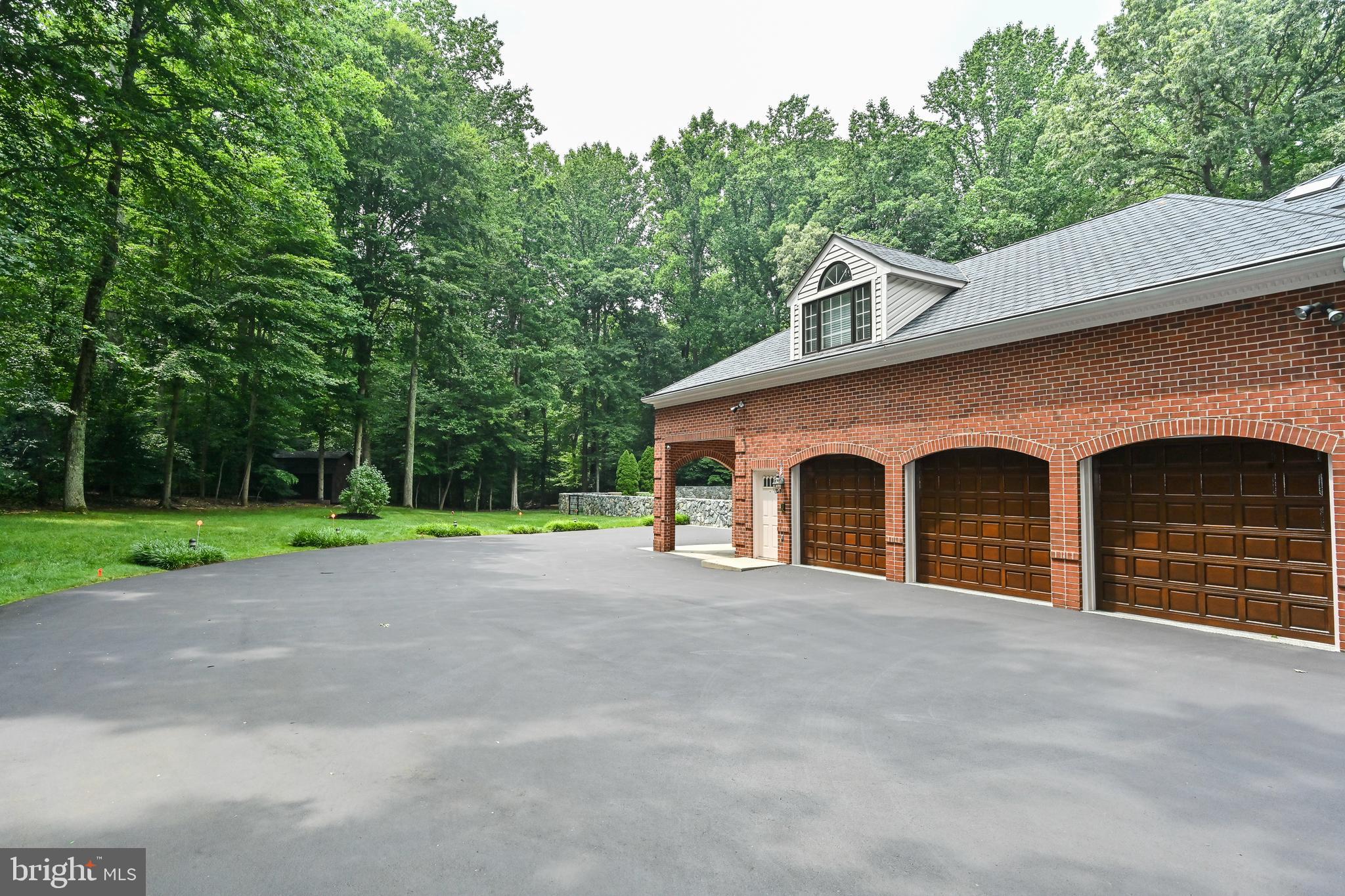 HUNTINGTON WOODS - Residential