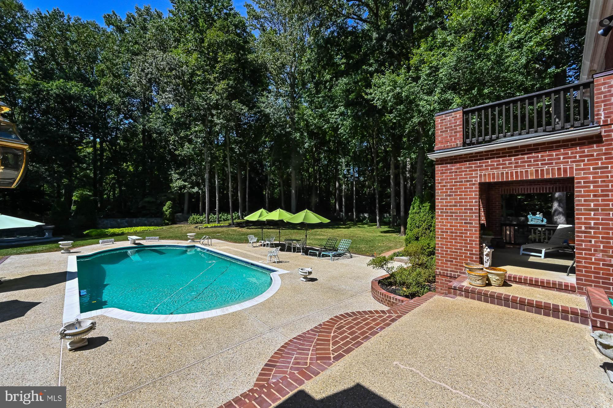 HUNTINGTON WOODS - Residential