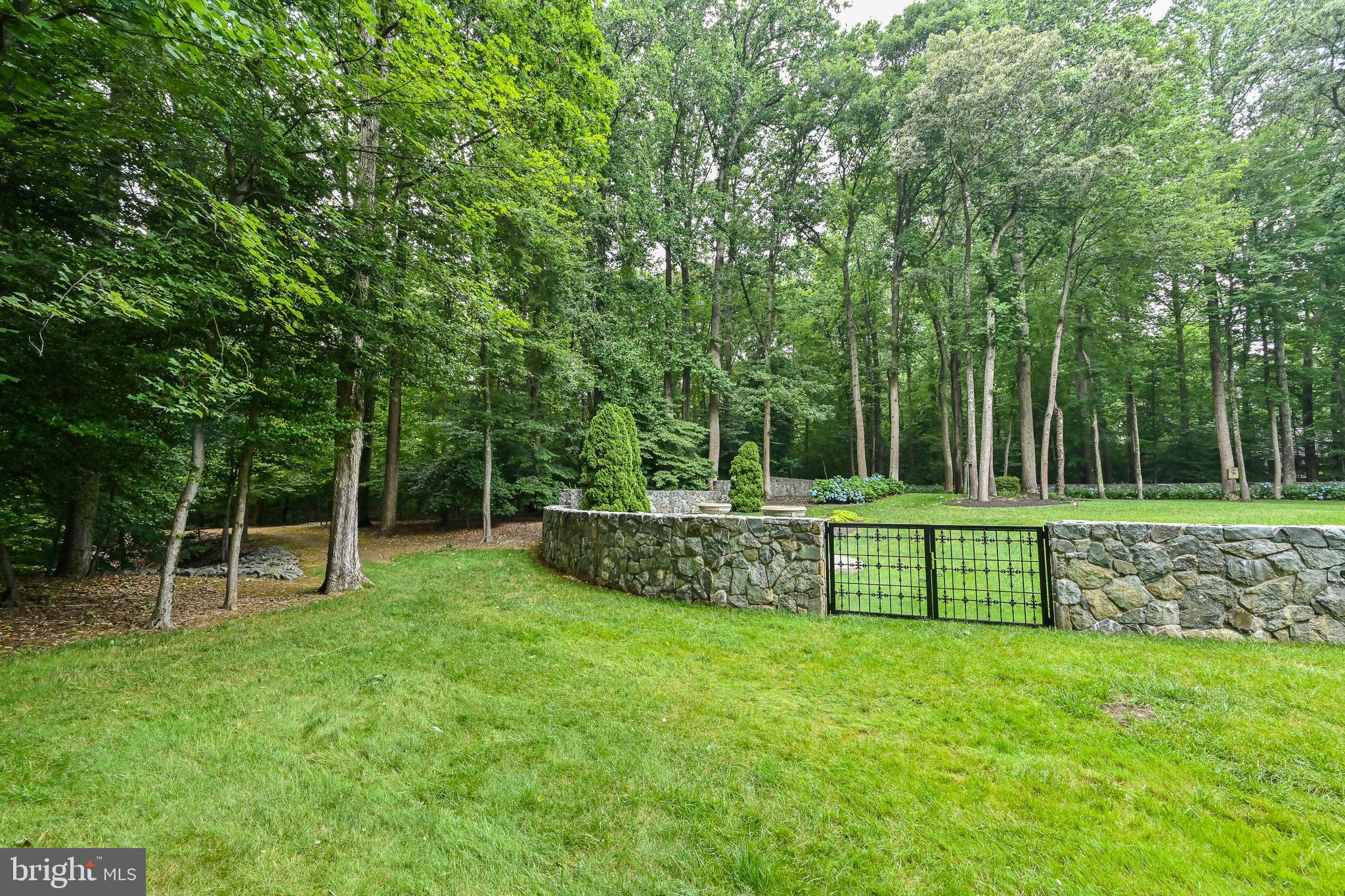 HUNTINGTON WOODS - Residential