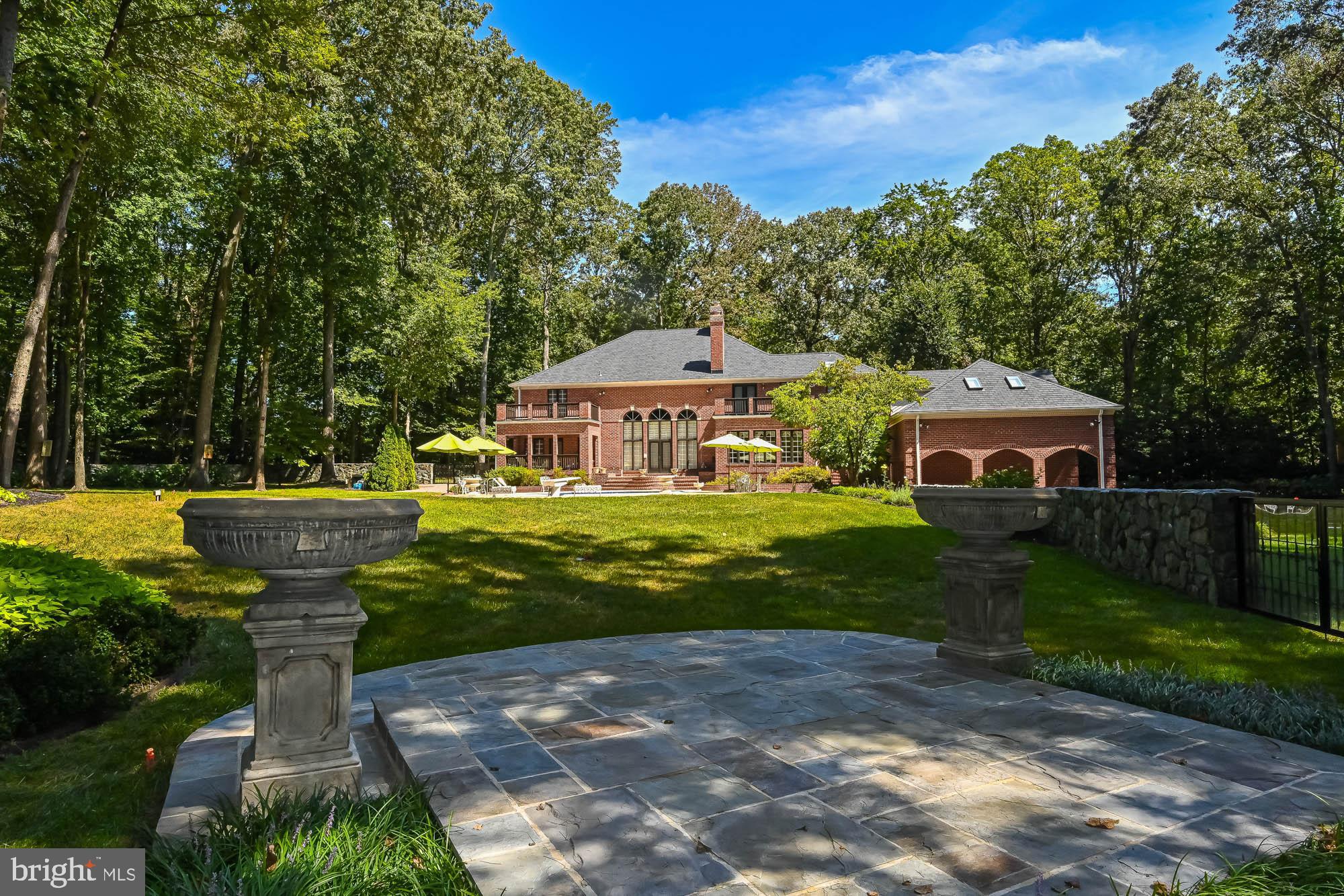 HUNTINGTON WOODS - Residential