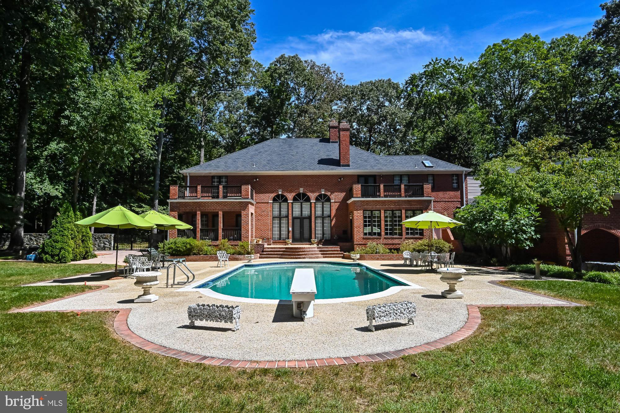 HUNTINGTON WOODS - Residential