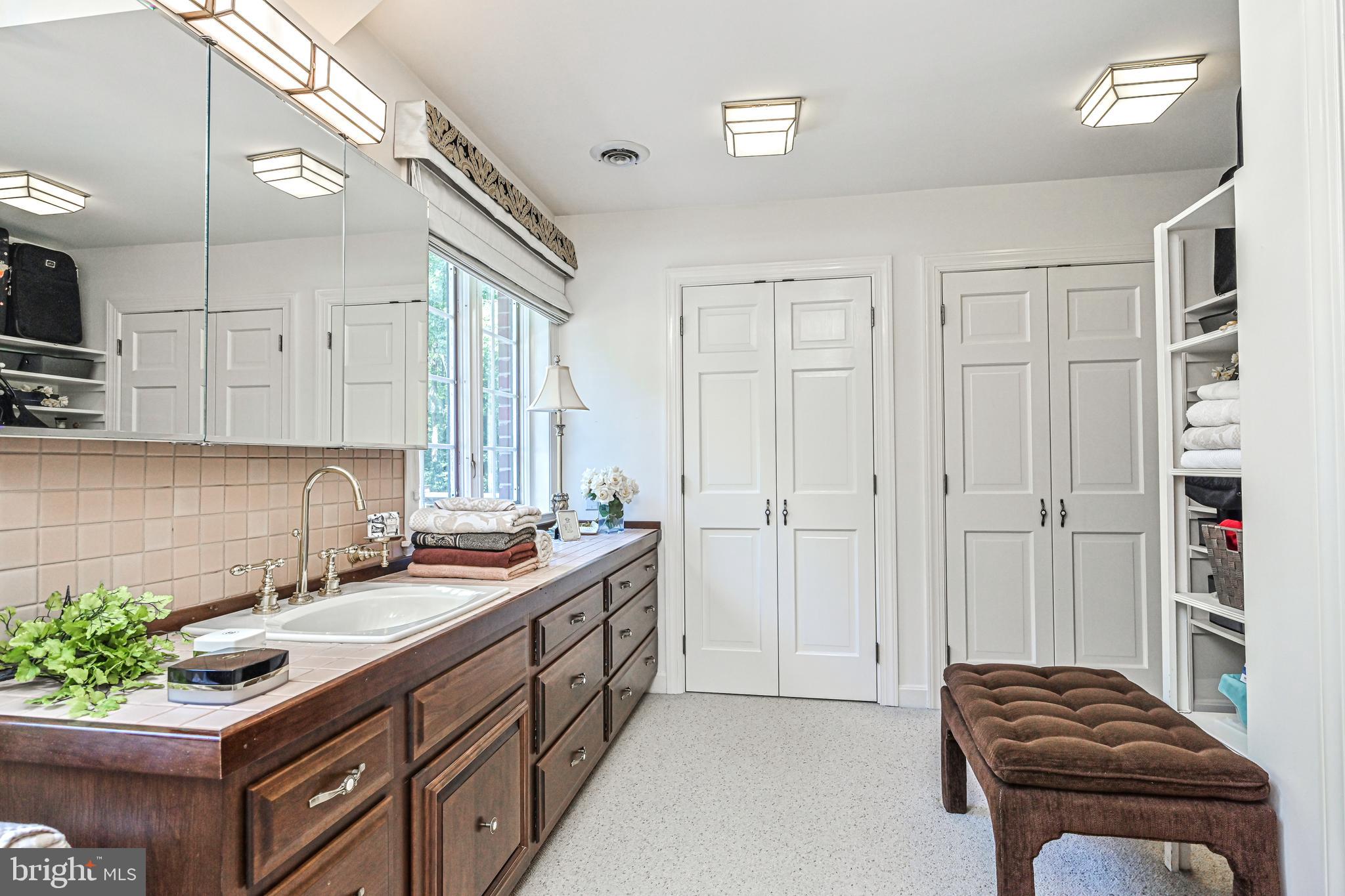 HUNTINGTON WOODS - Residential