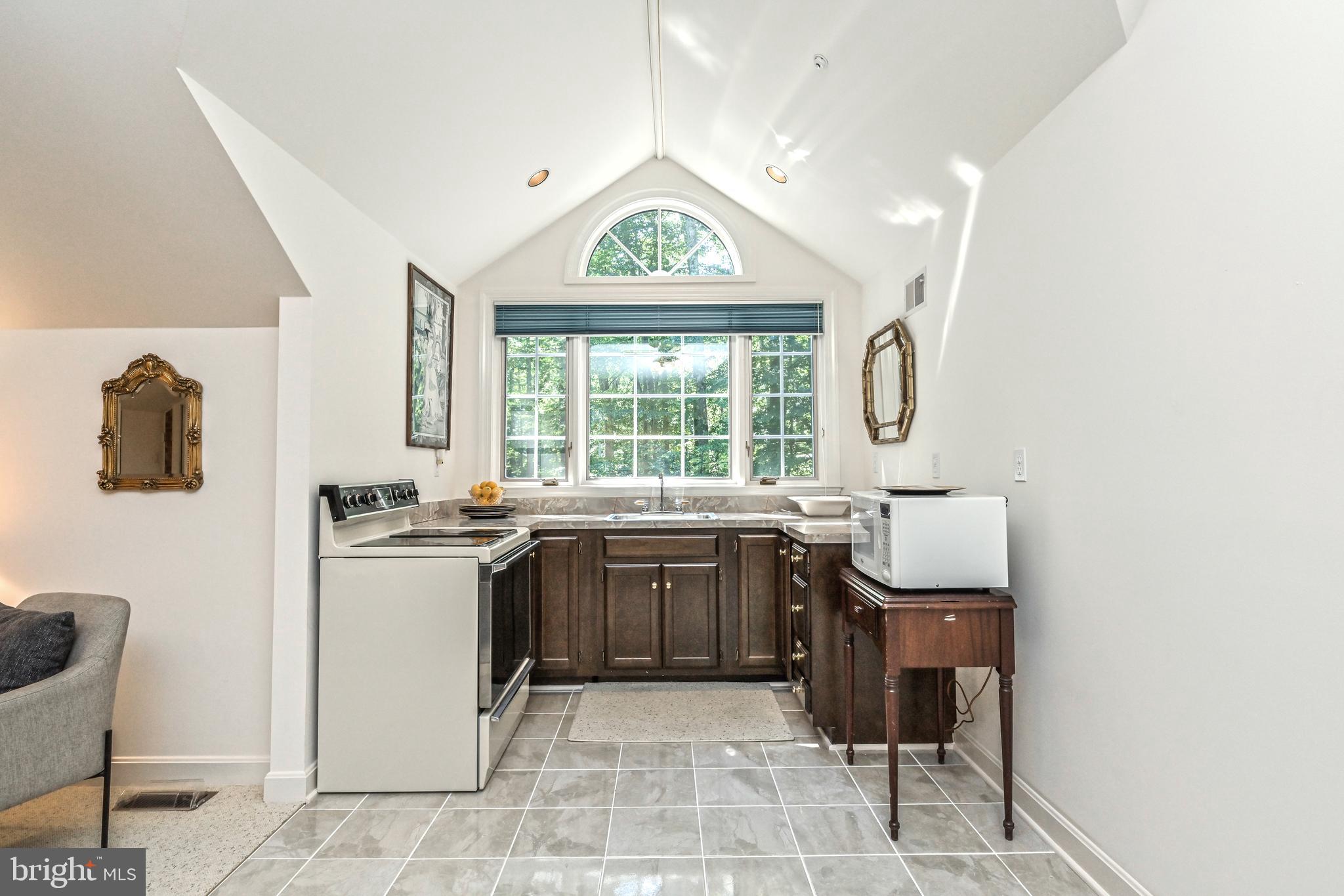 HUNTINGTON WOODS - Residential