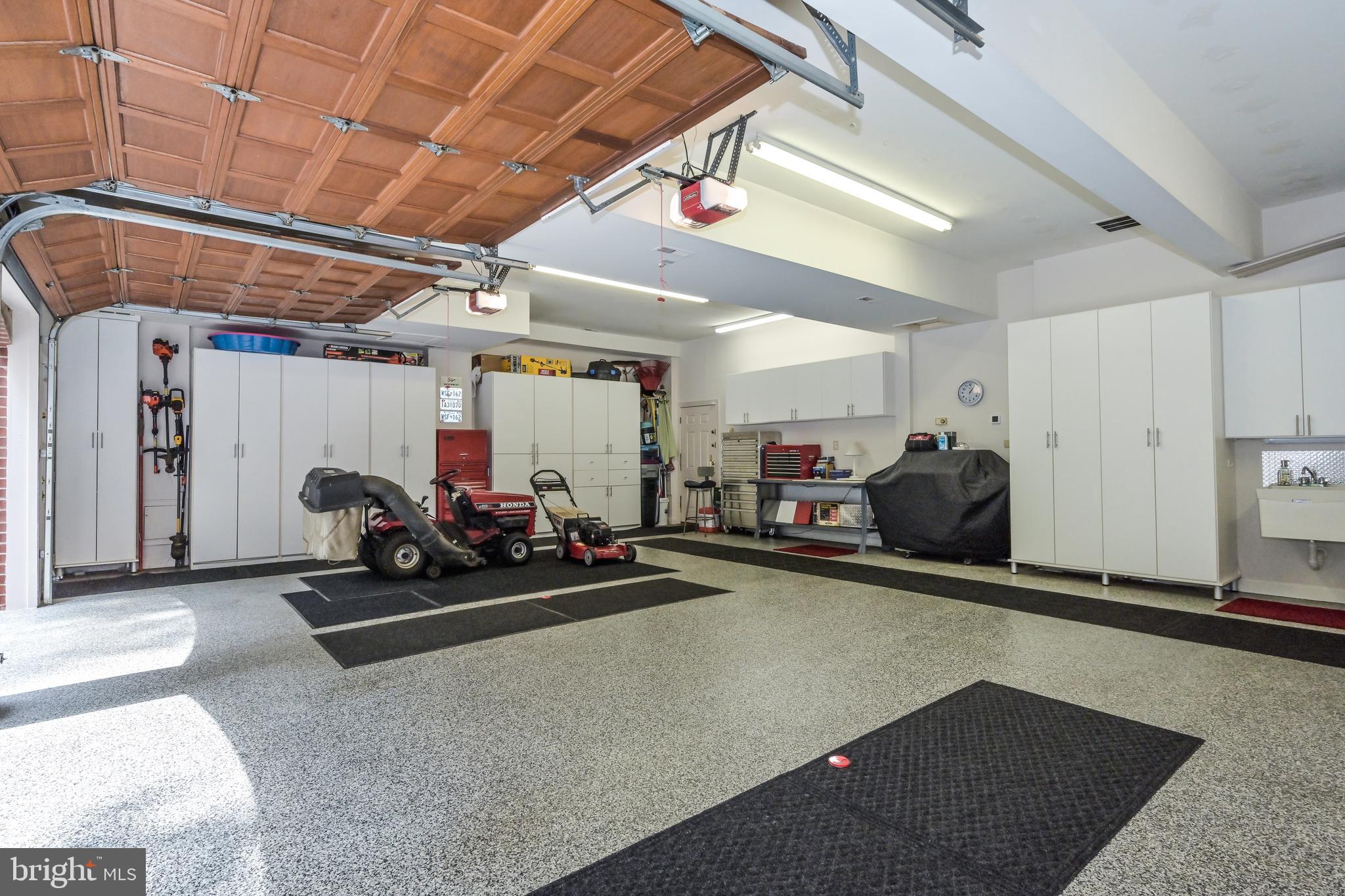 HUNTINGTON WOODS - Residential